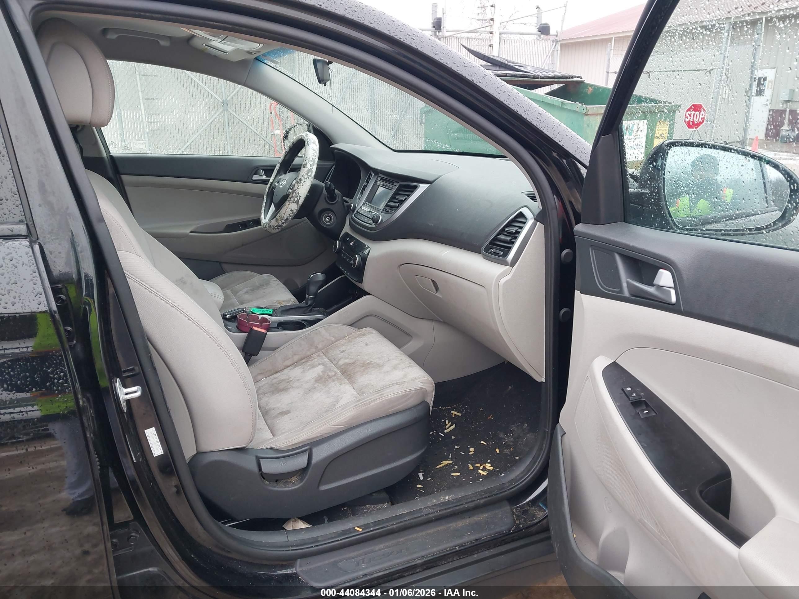 HYUNDAI TUCSON image 5