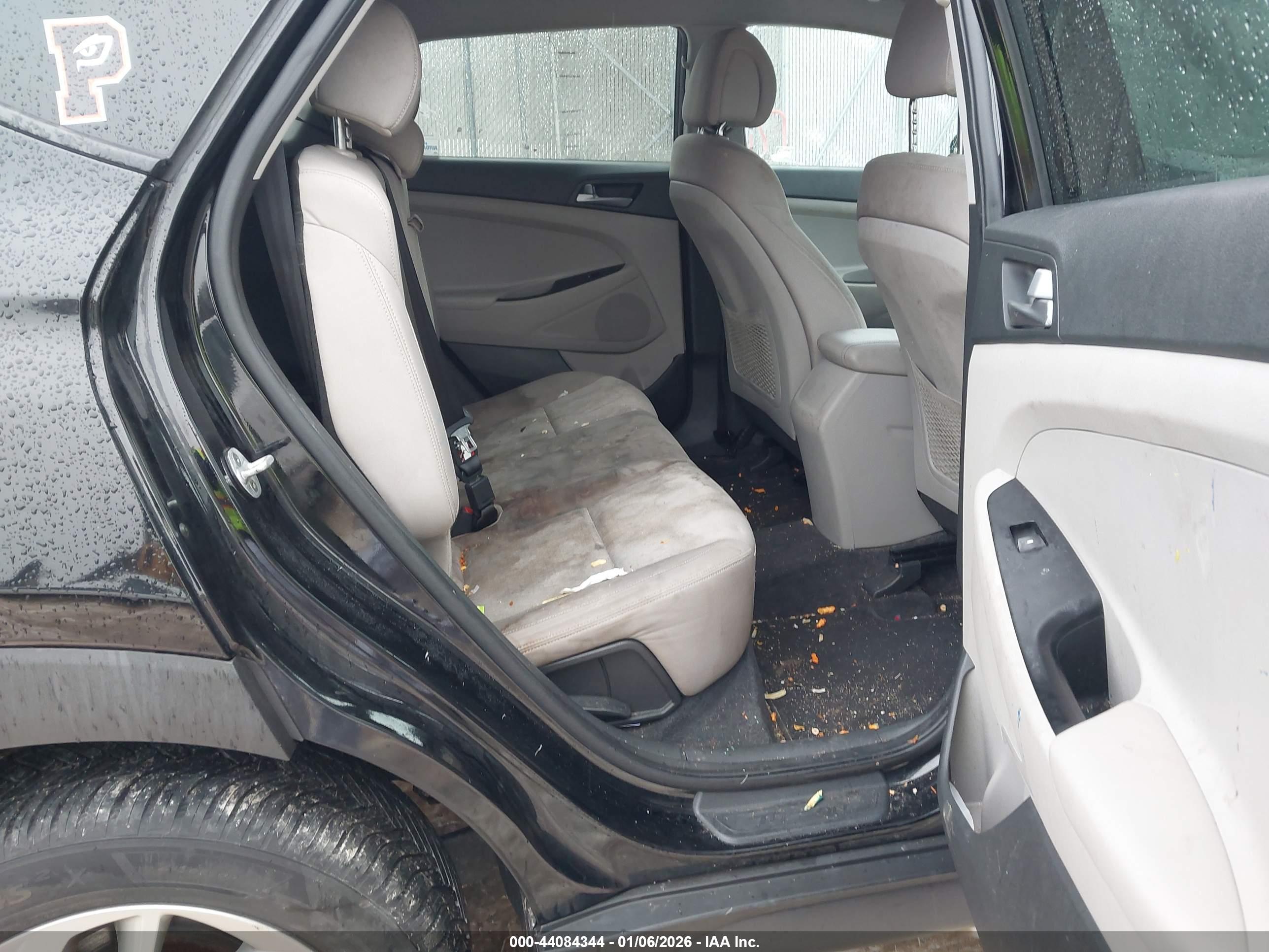 HYUNDAI TUCSON image 8