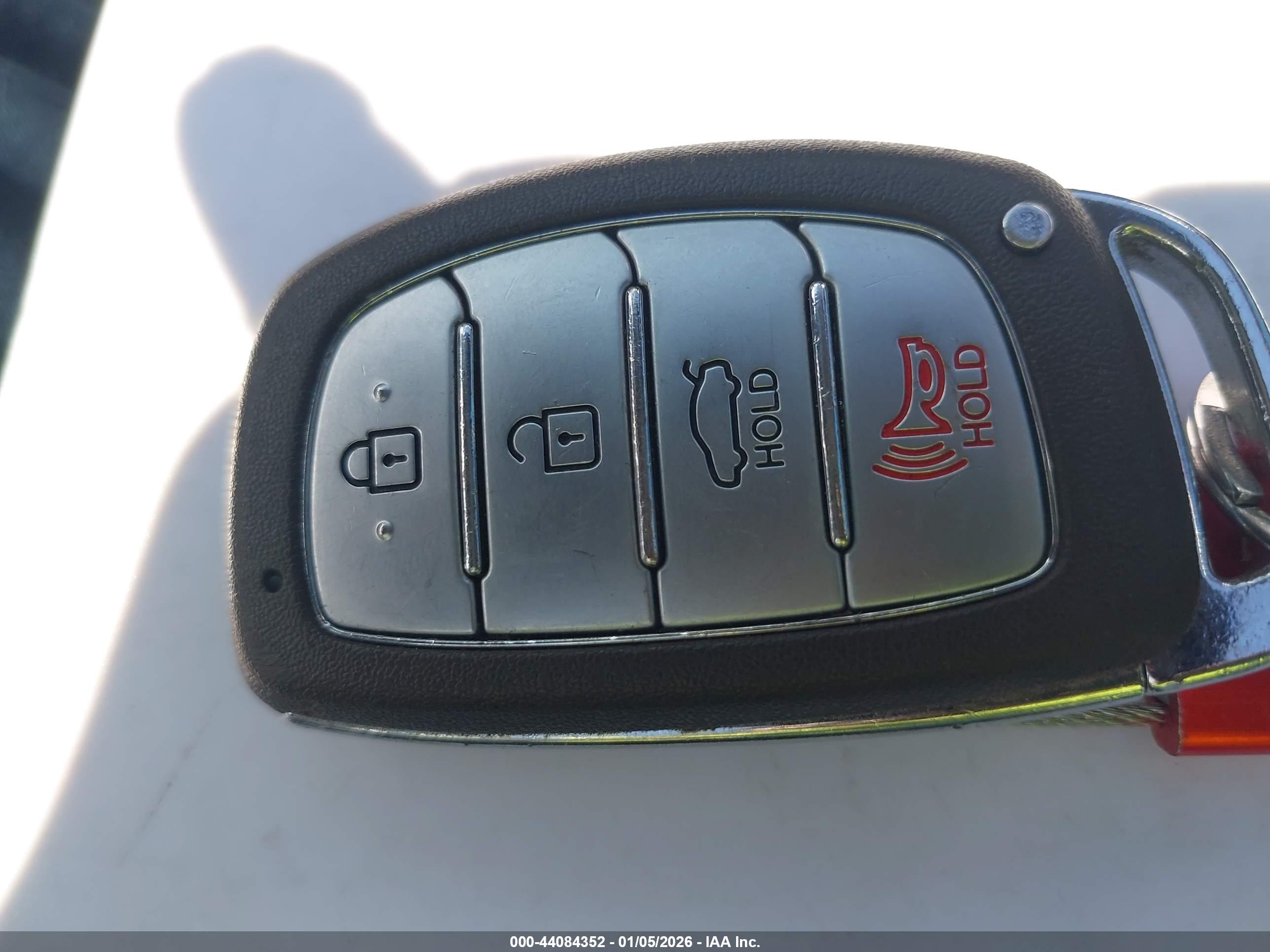 HYUNDAI ELANTRA image 11