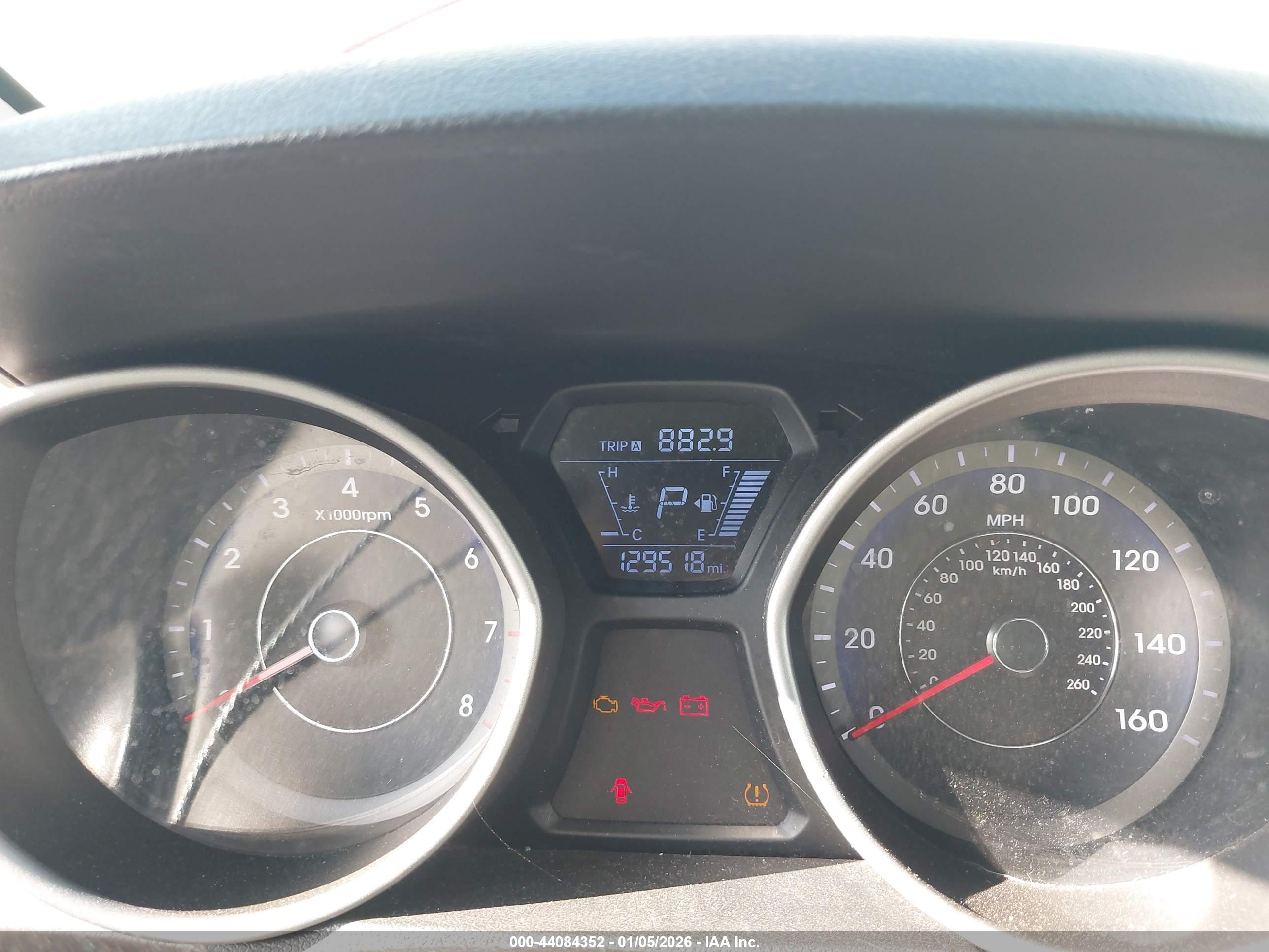 HYUNDAI ELANTRA image 7