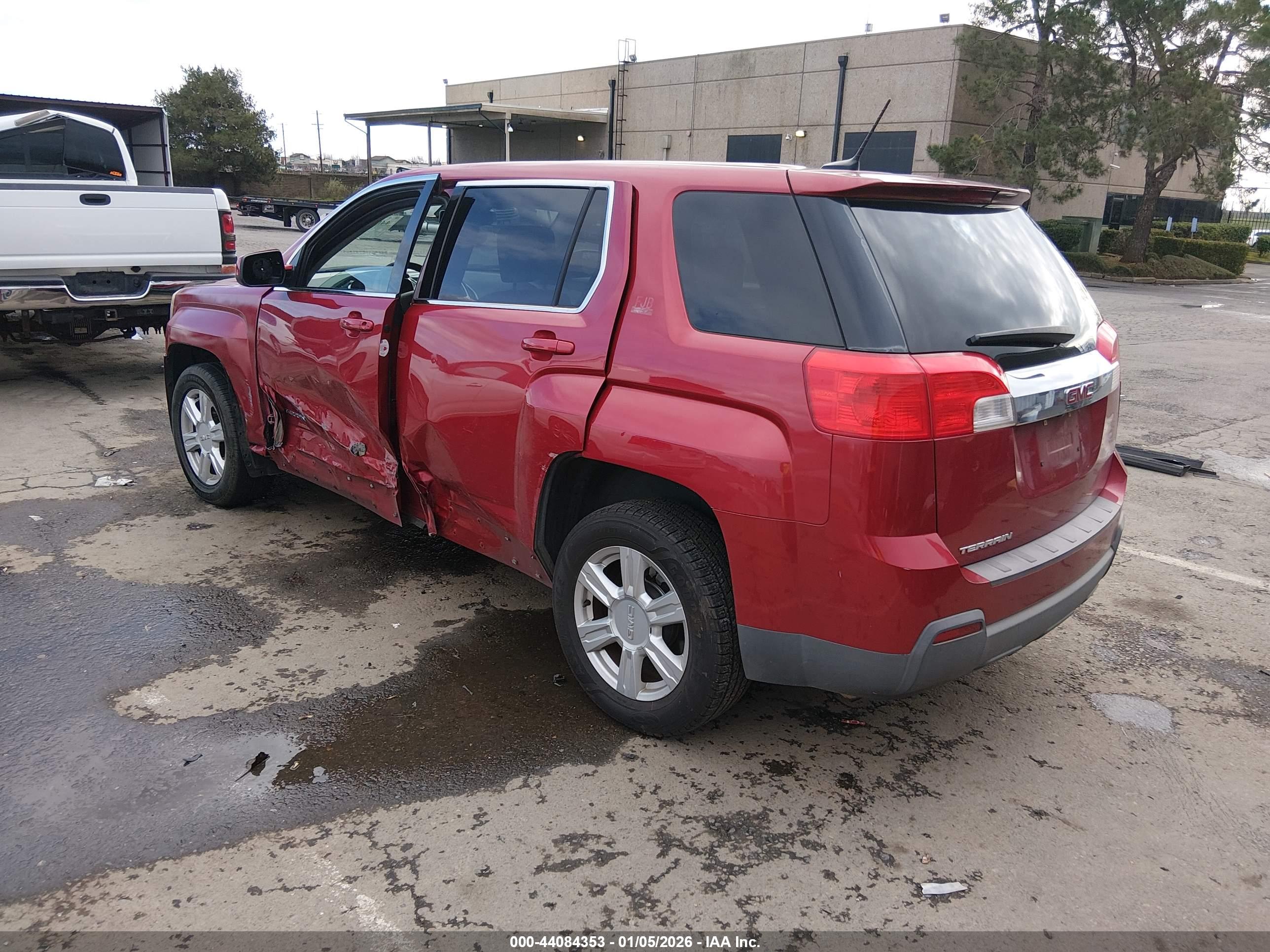 GMC TERRAIN image 3