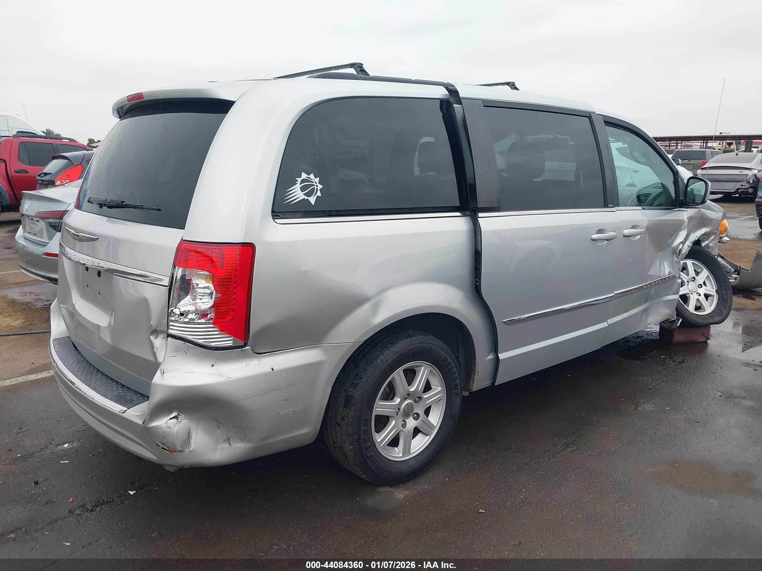 CHRYSLER TOWN image 4