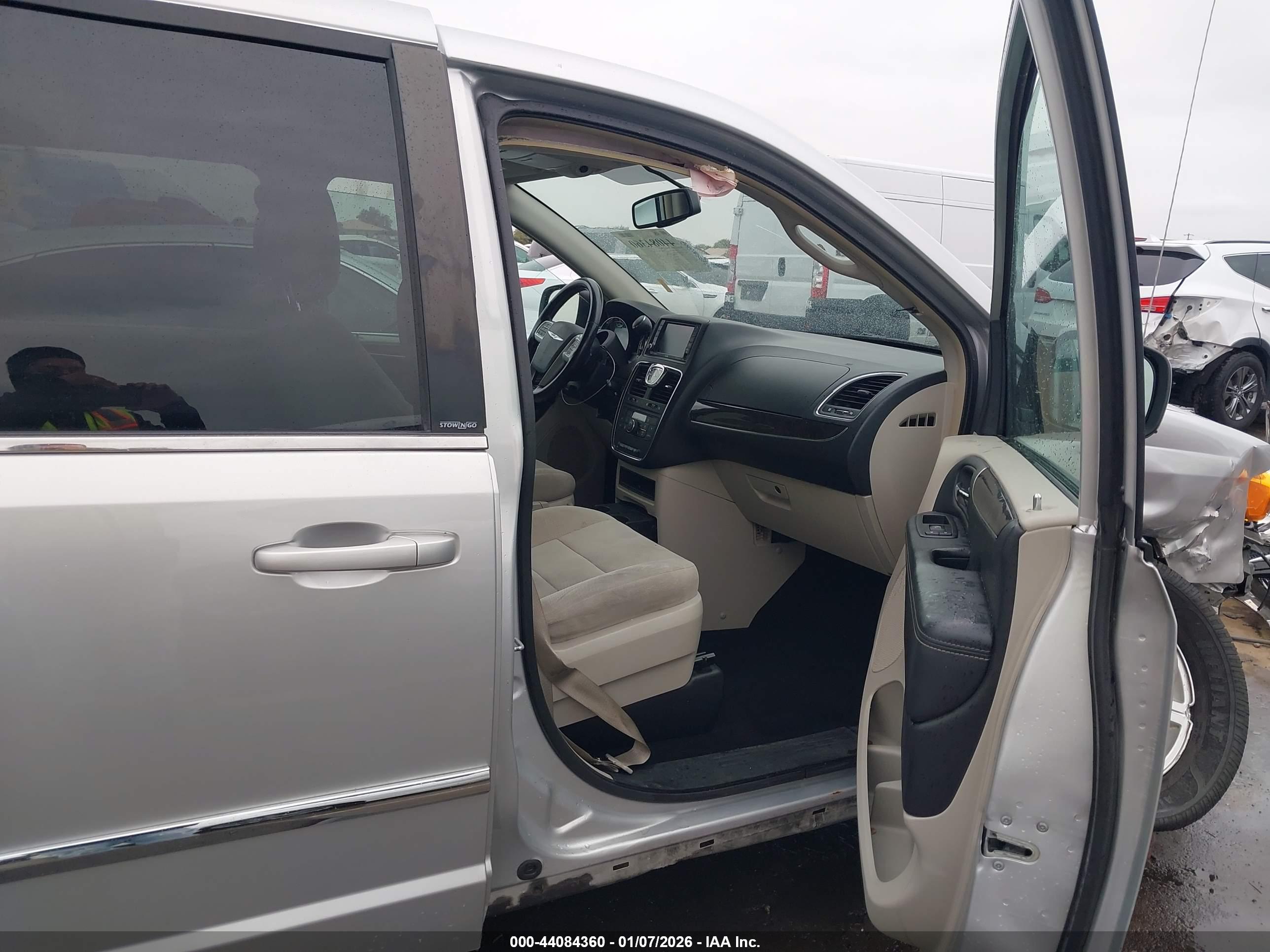CHRYSLER TOWN image 5
