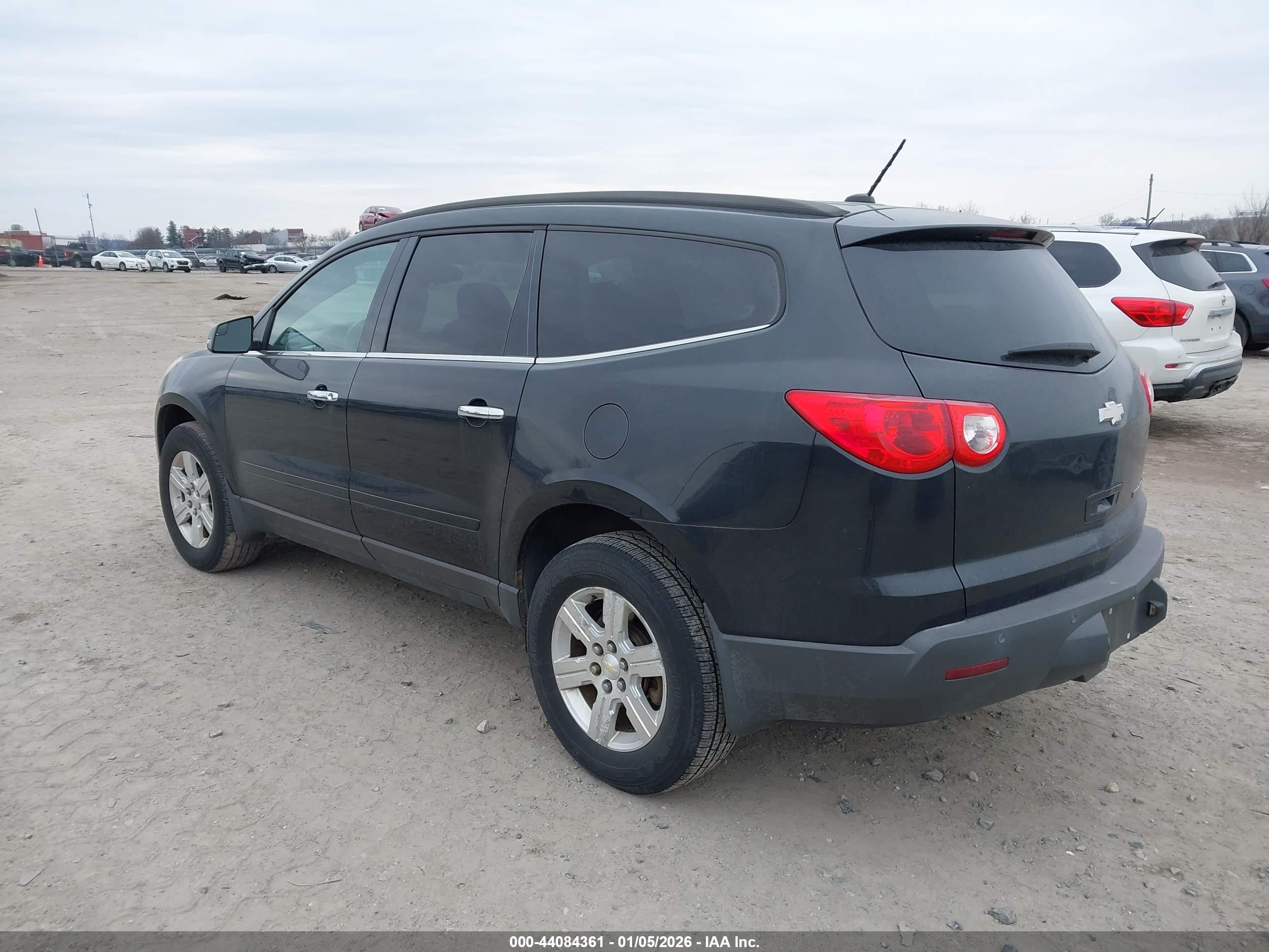 CHEVROLET TRAVERSE image 3