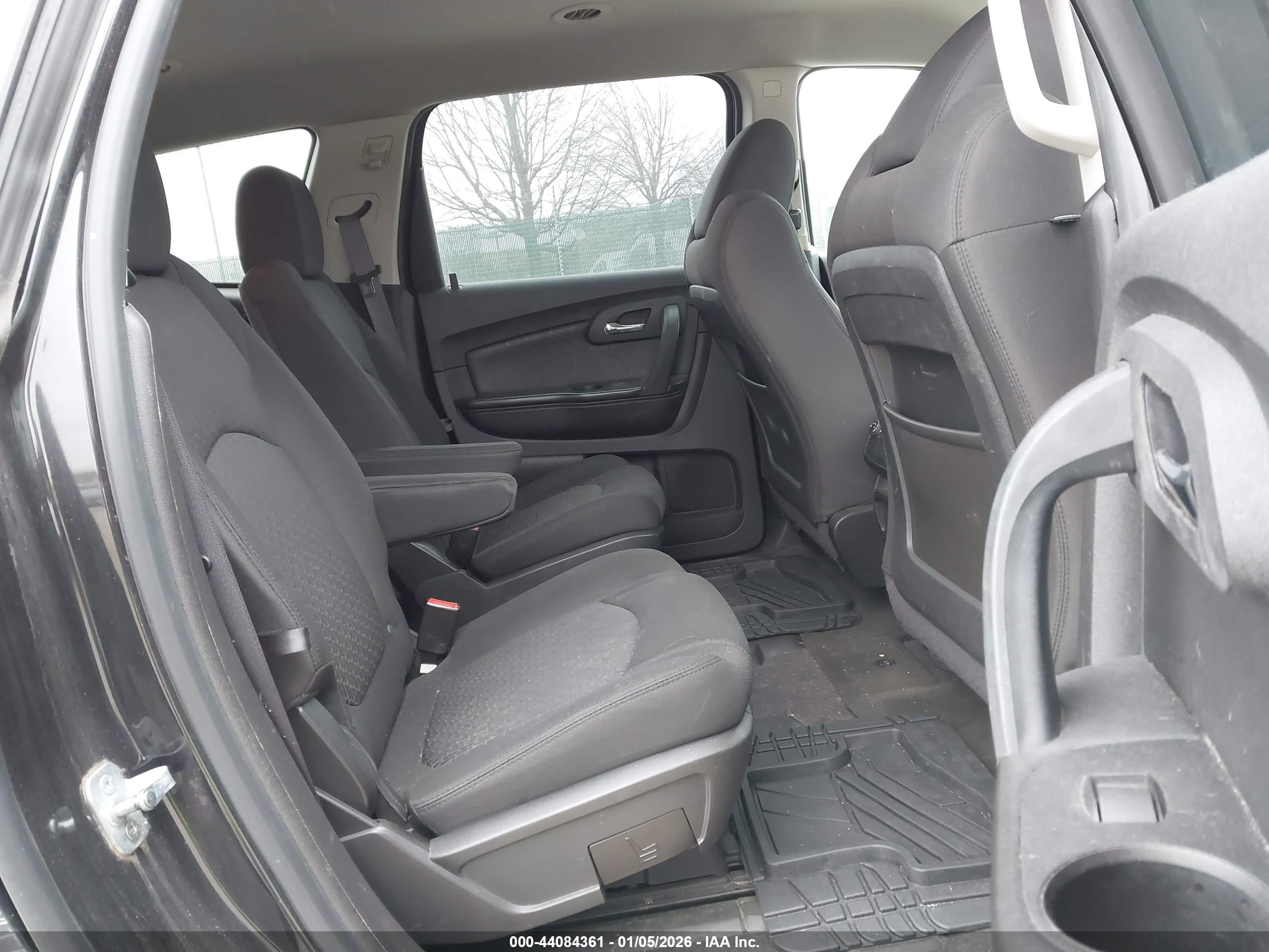 CHEVROLET TRAVERSE image 8