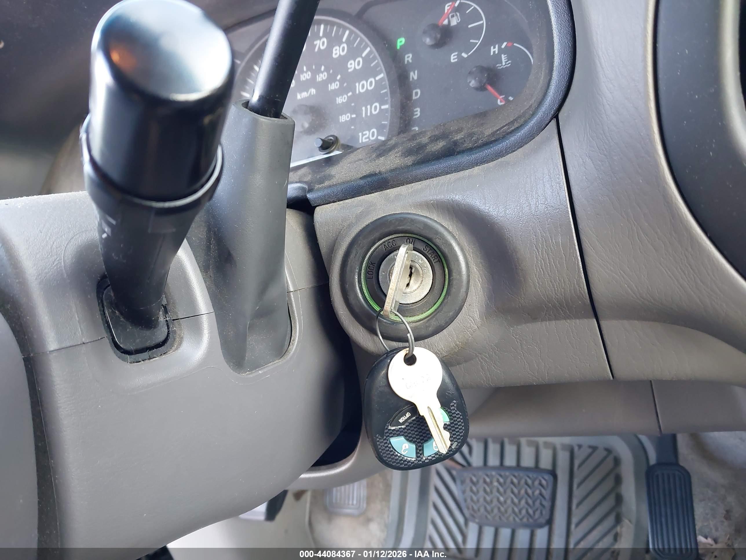 TOYOTA TUNDRA image 11