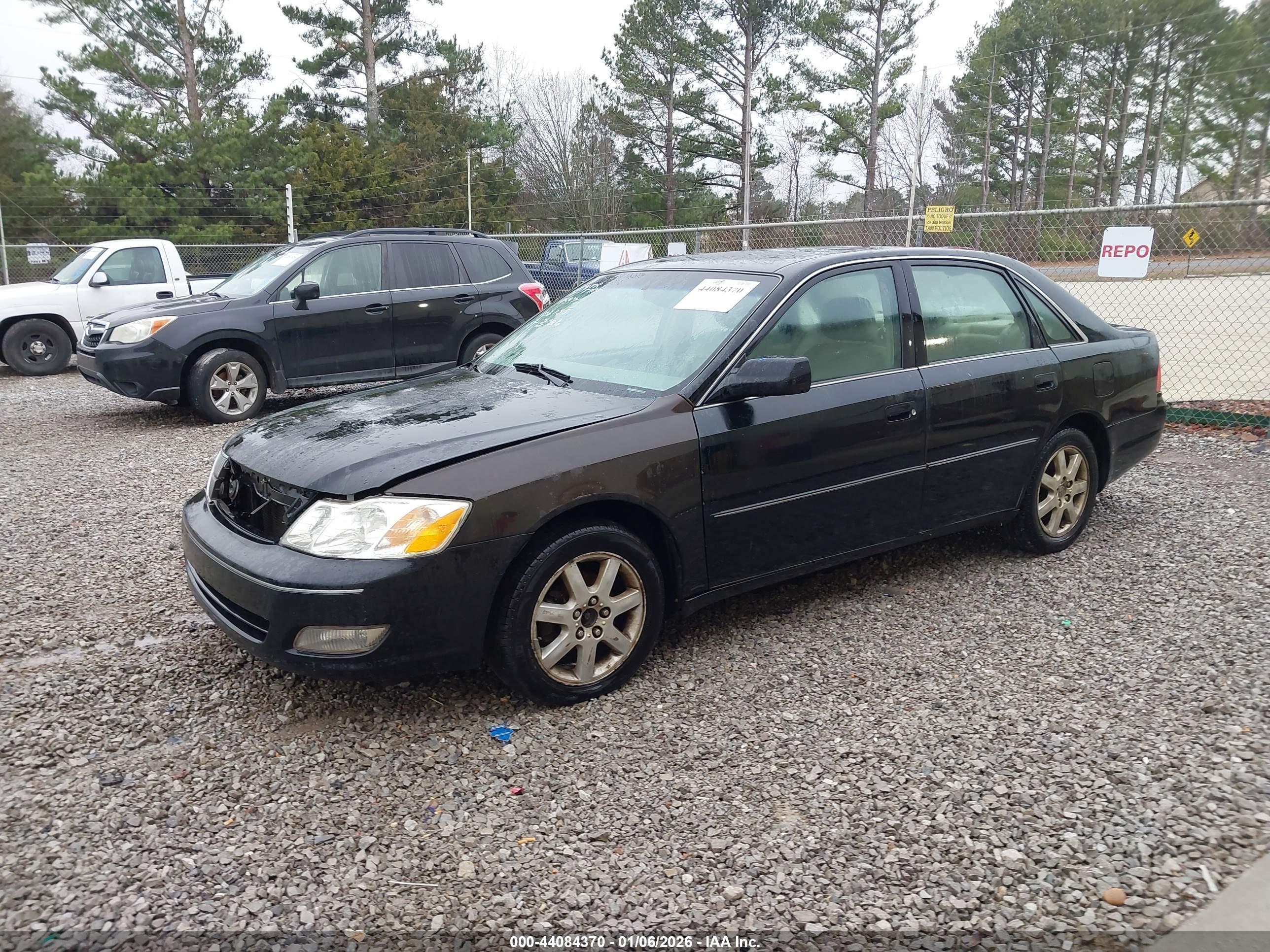 TOYOTA AVALON image 2
