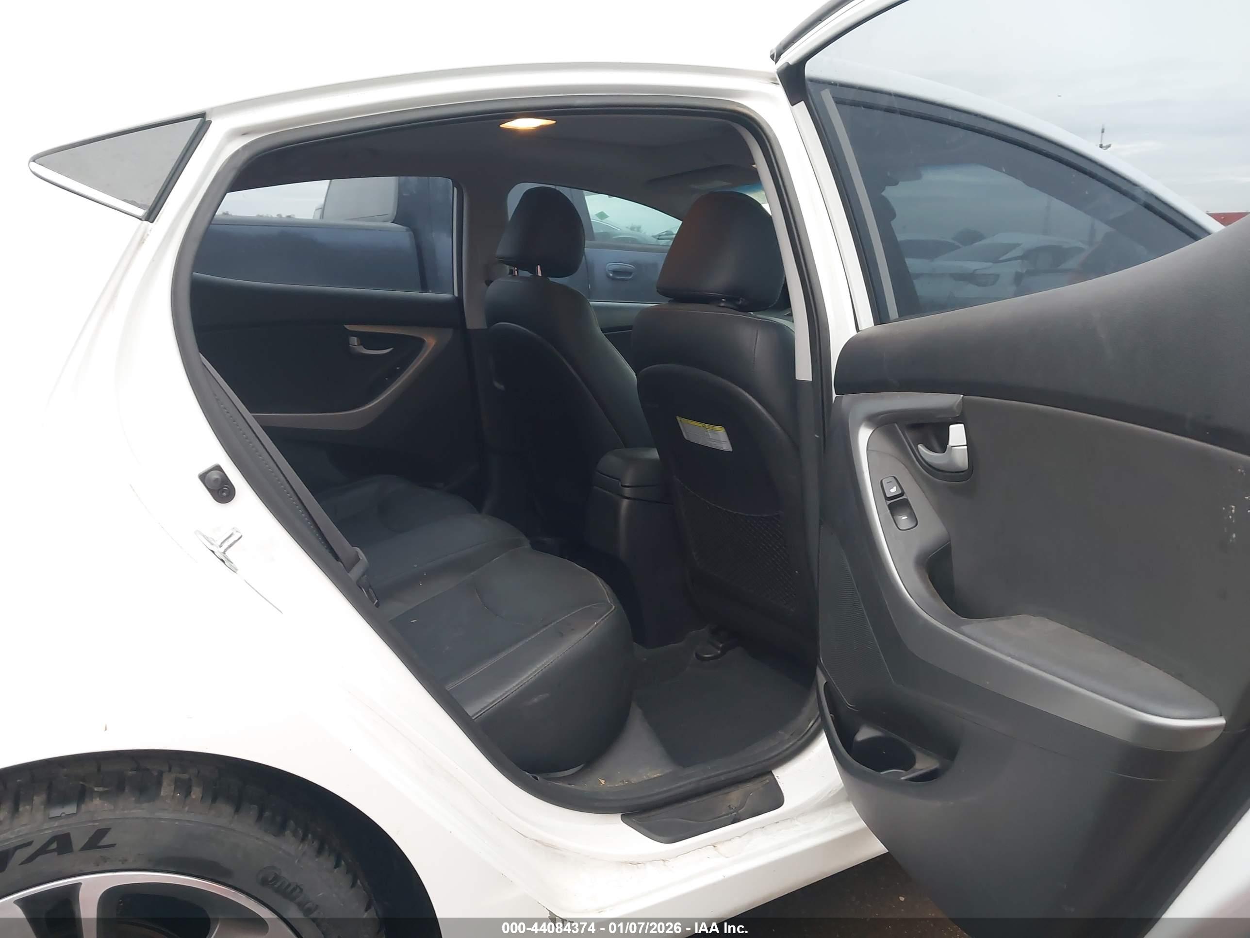 HYUNDAI ELANTRA image 8