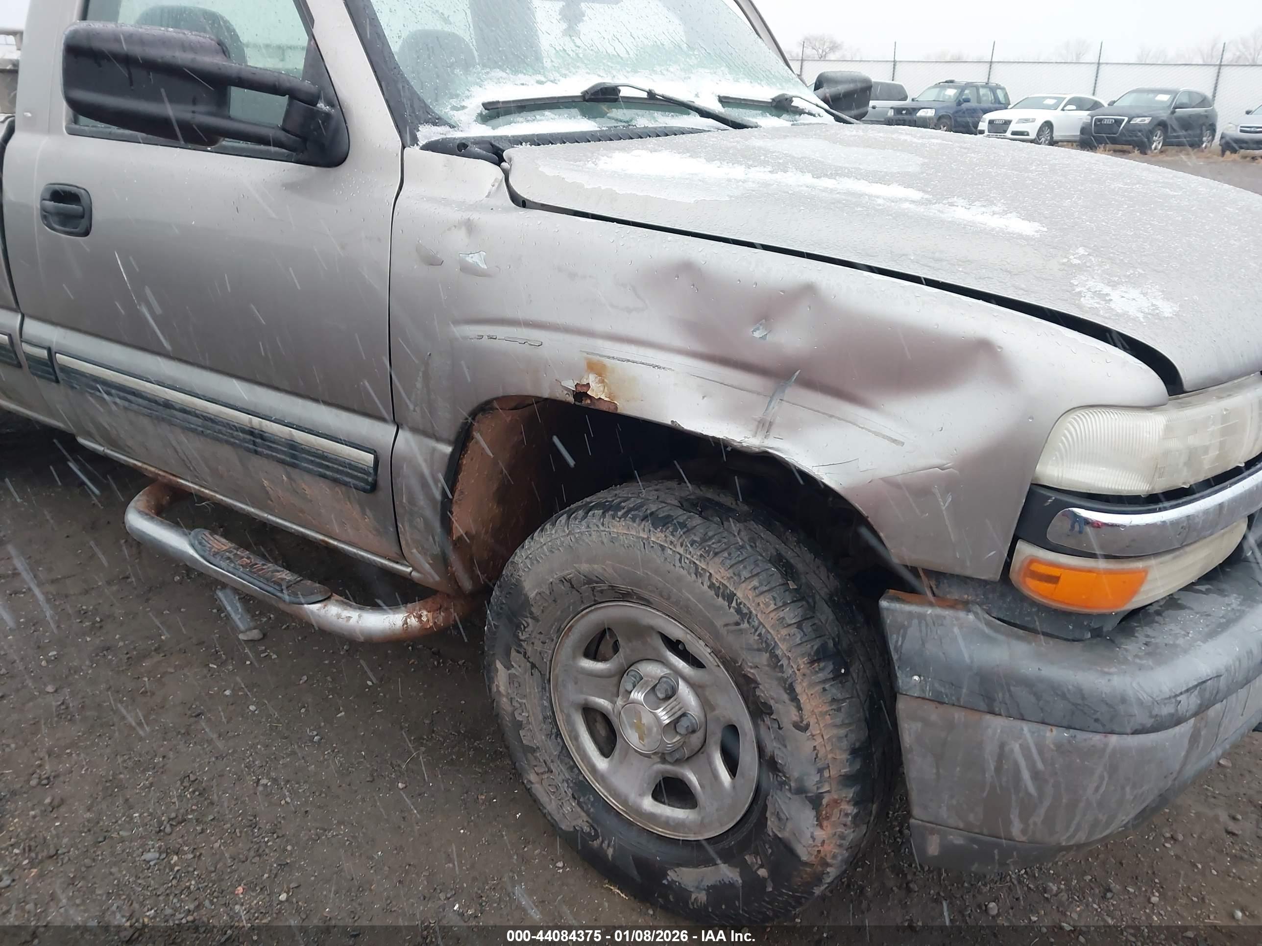 CHEVROLET SILVERADO image 6