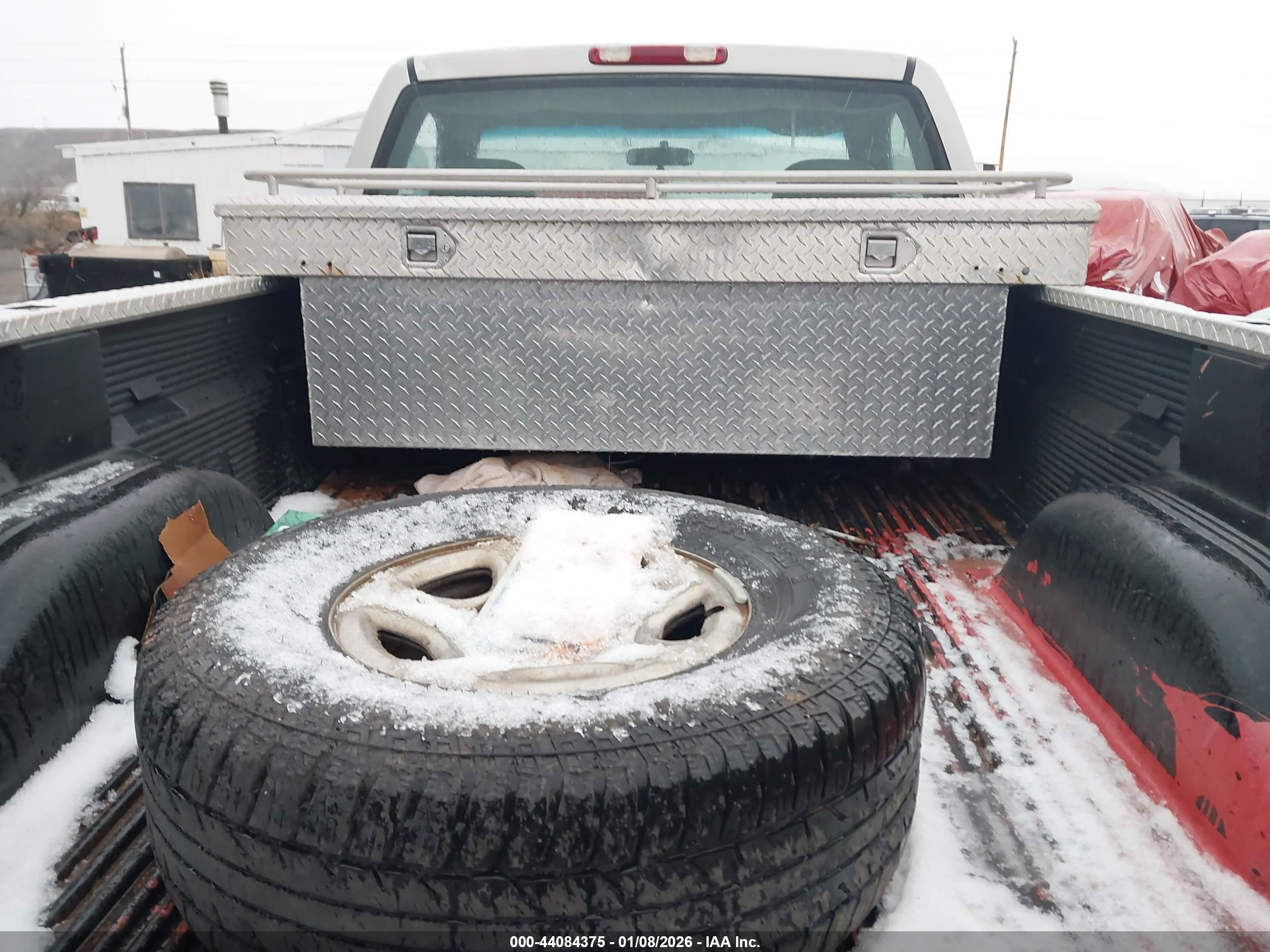 CHEVROLET SILVERADO image 8
