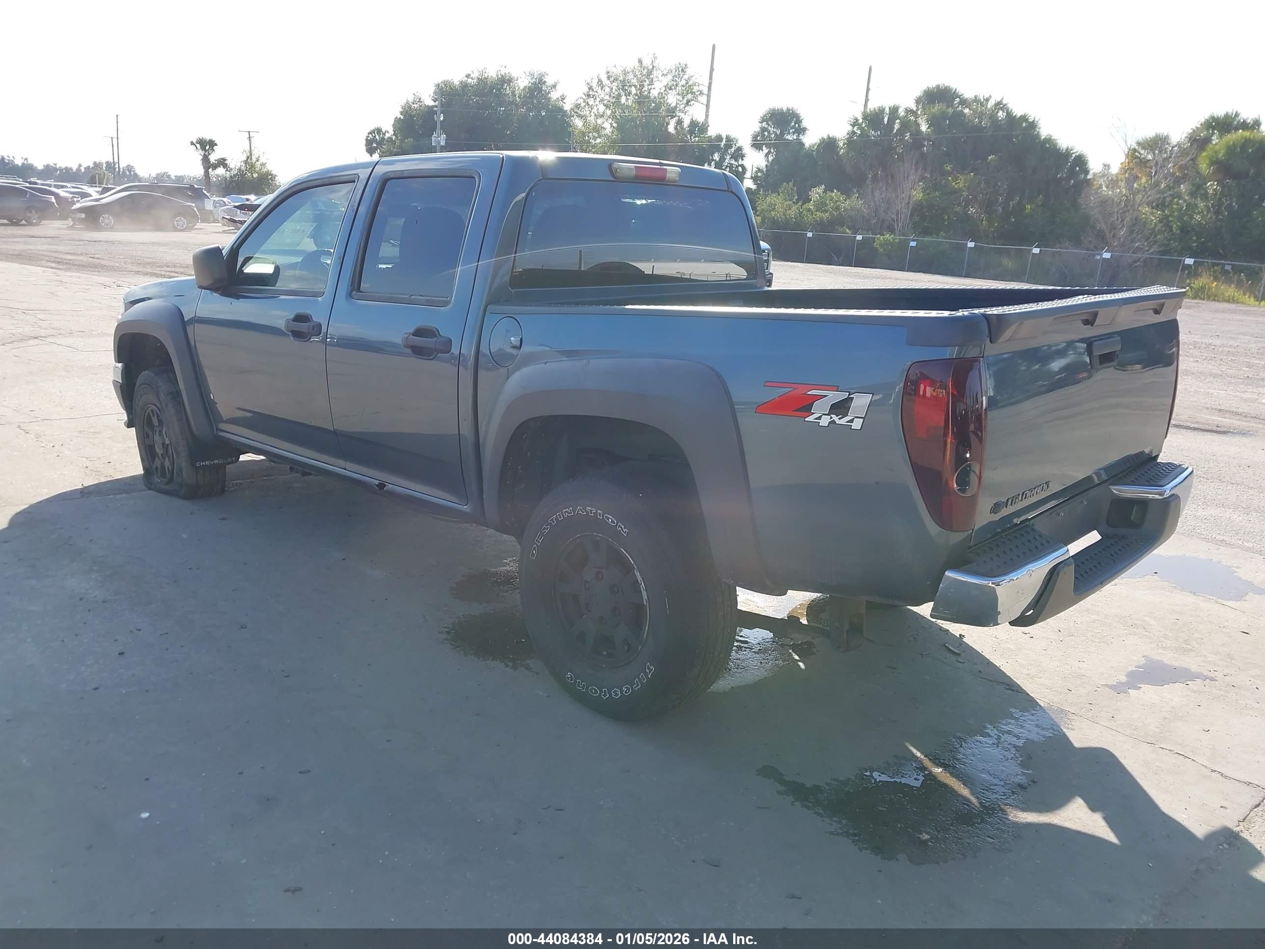 CHEVROLET COLORADO image 3