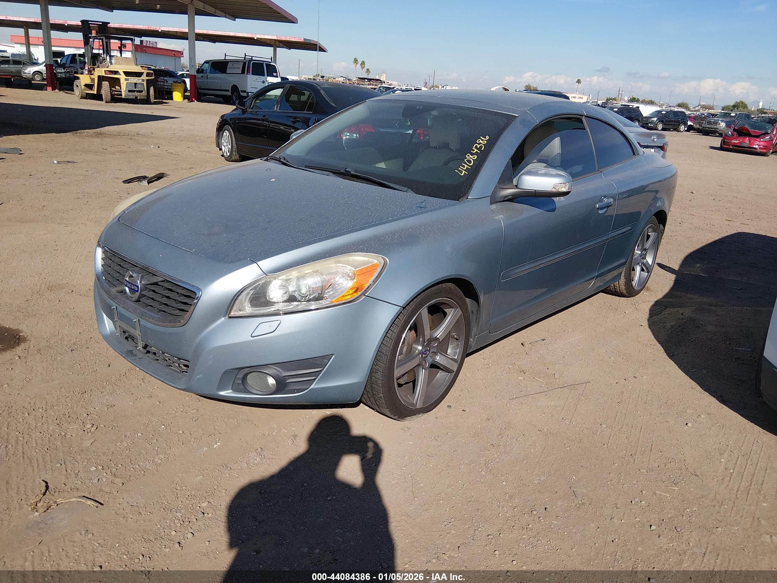 VOLVO C70 image 2
