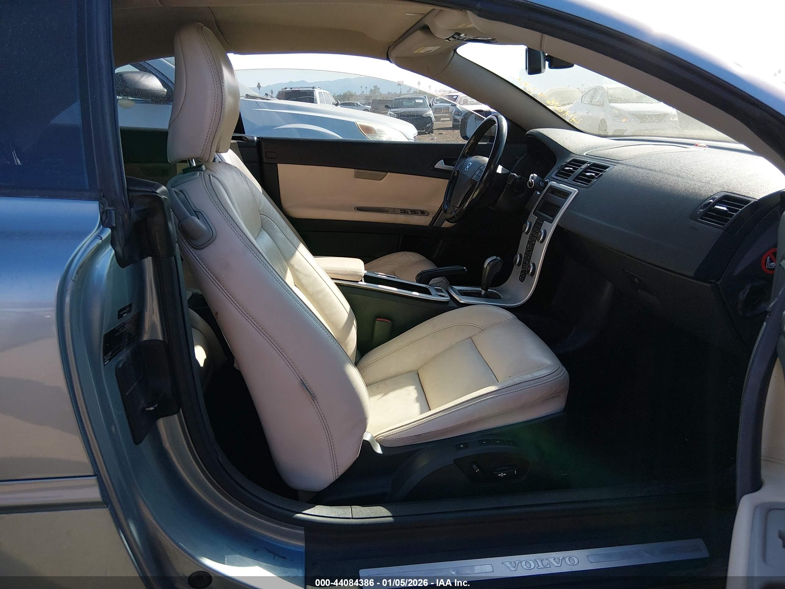 VOLVO C70 image 5