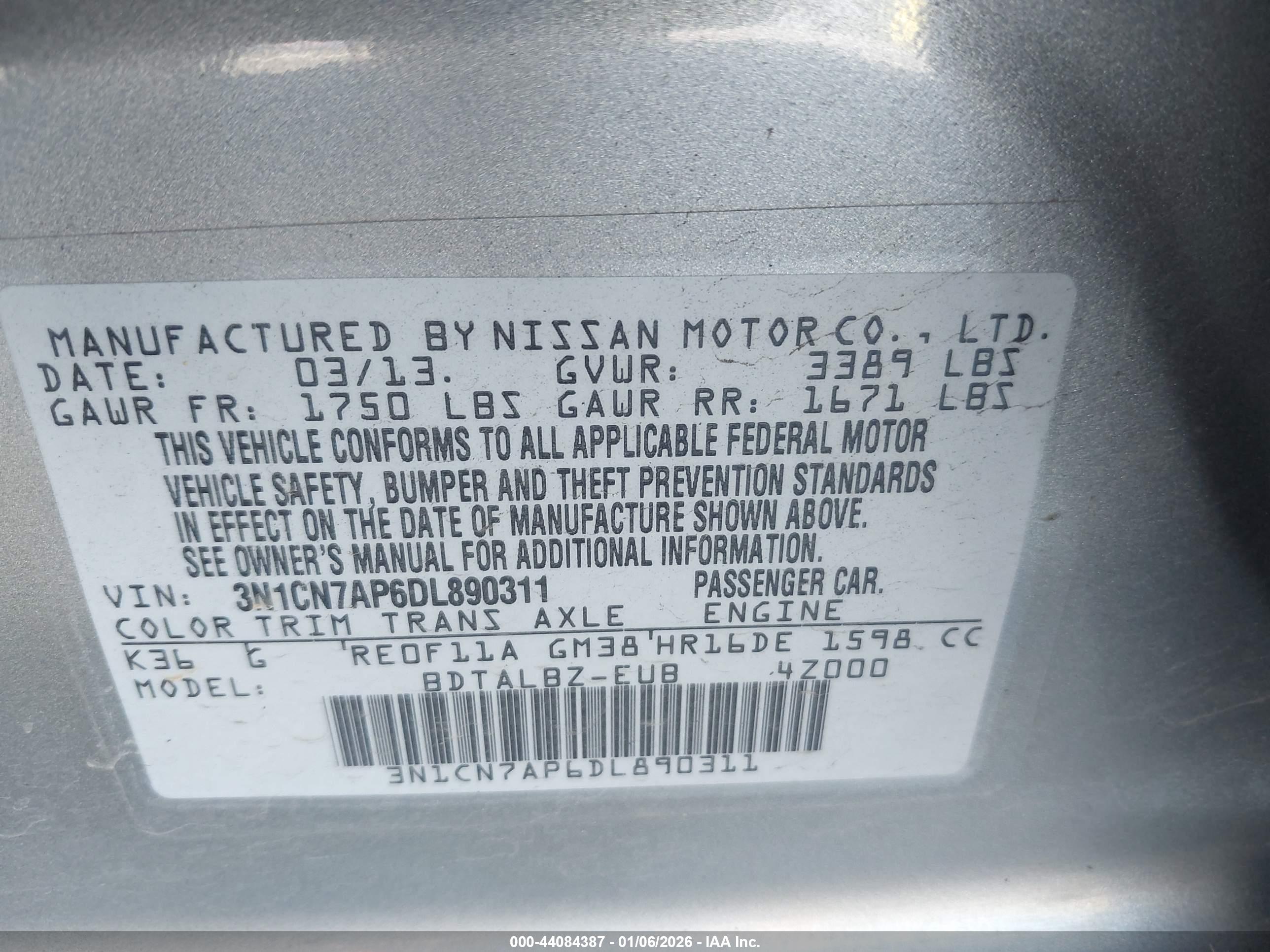 NISSAN VERSA image 9