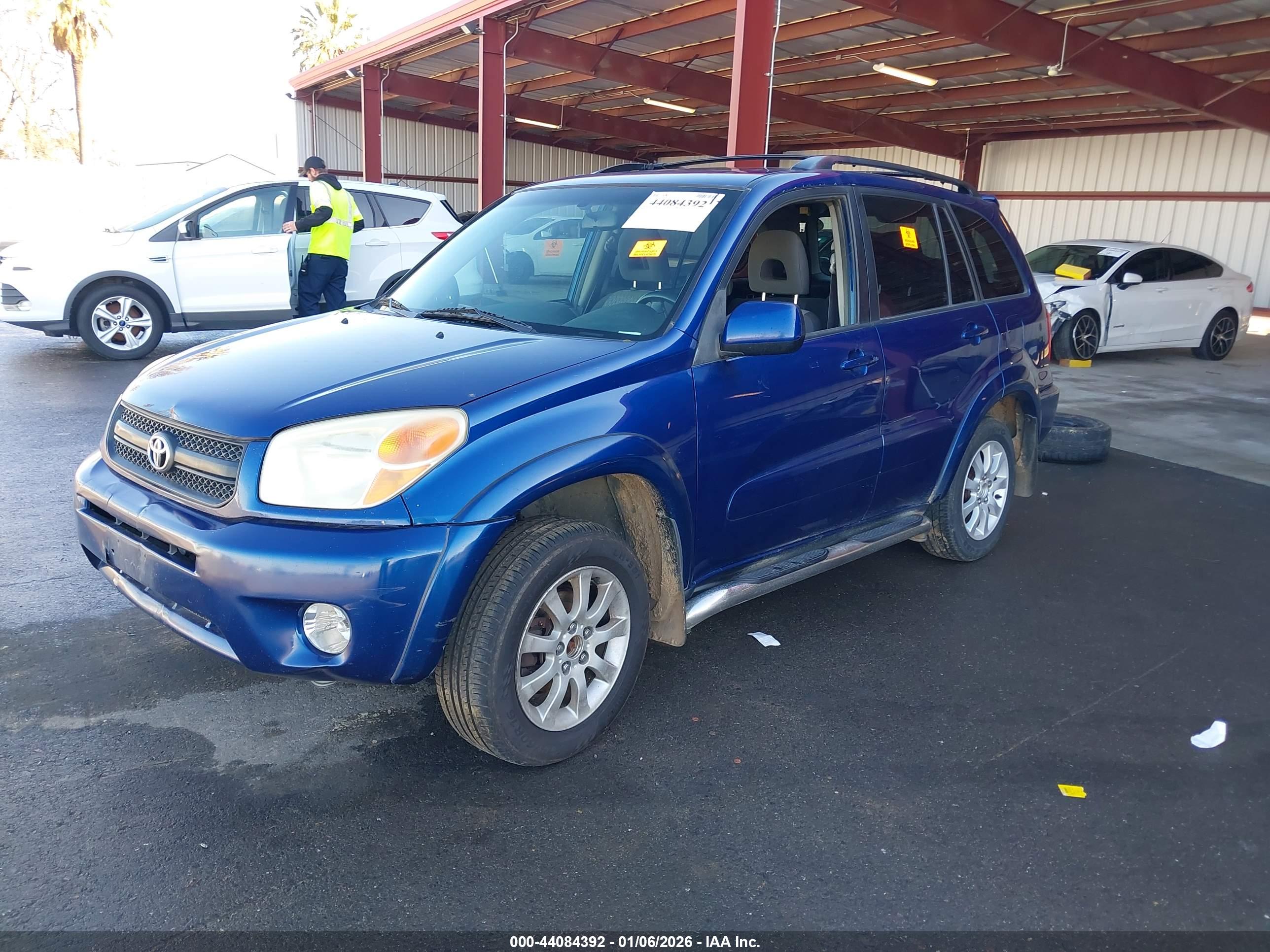 TOYOTA RAV4 image 2