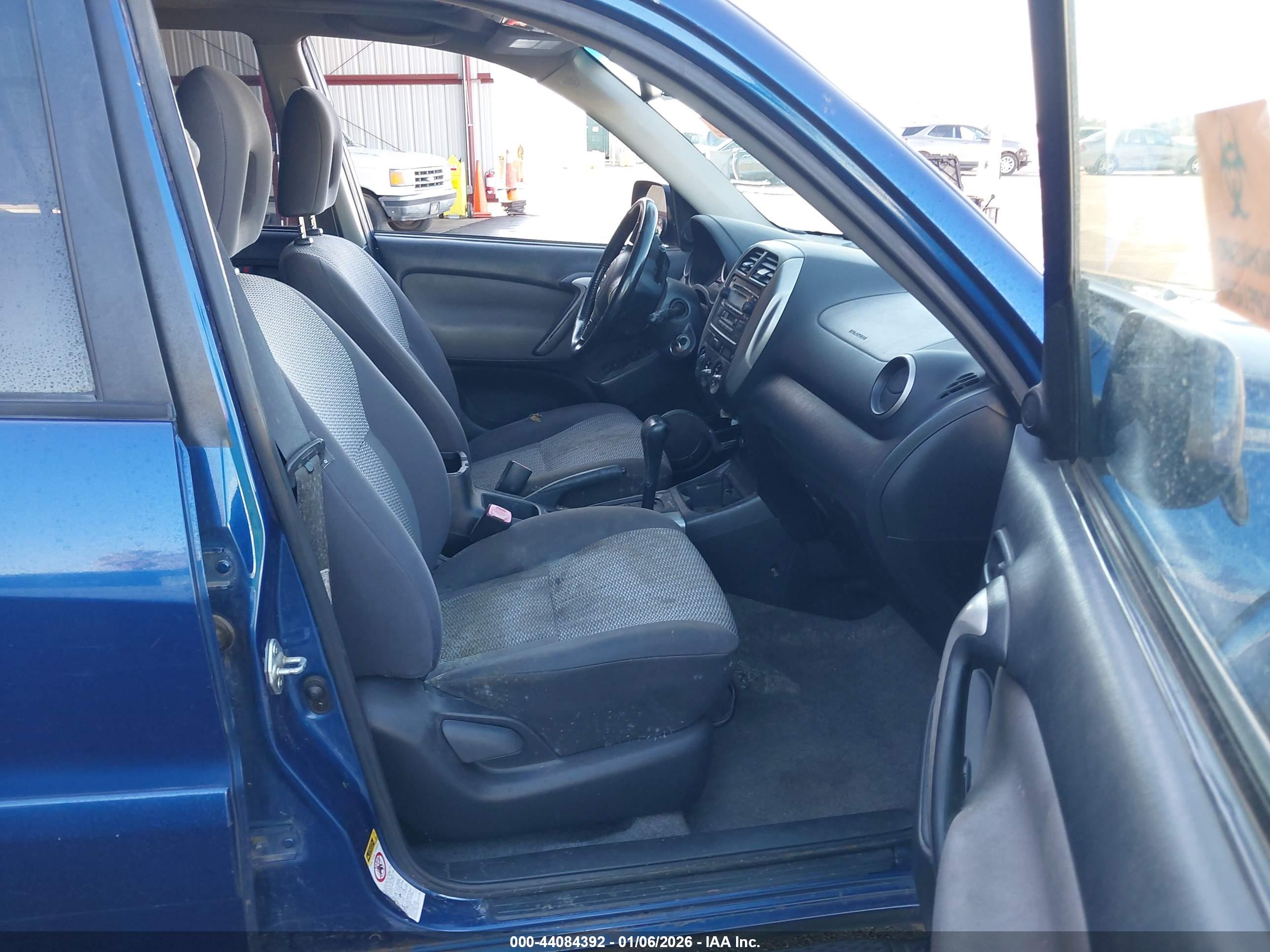 TOYOTA RAV4 image 5