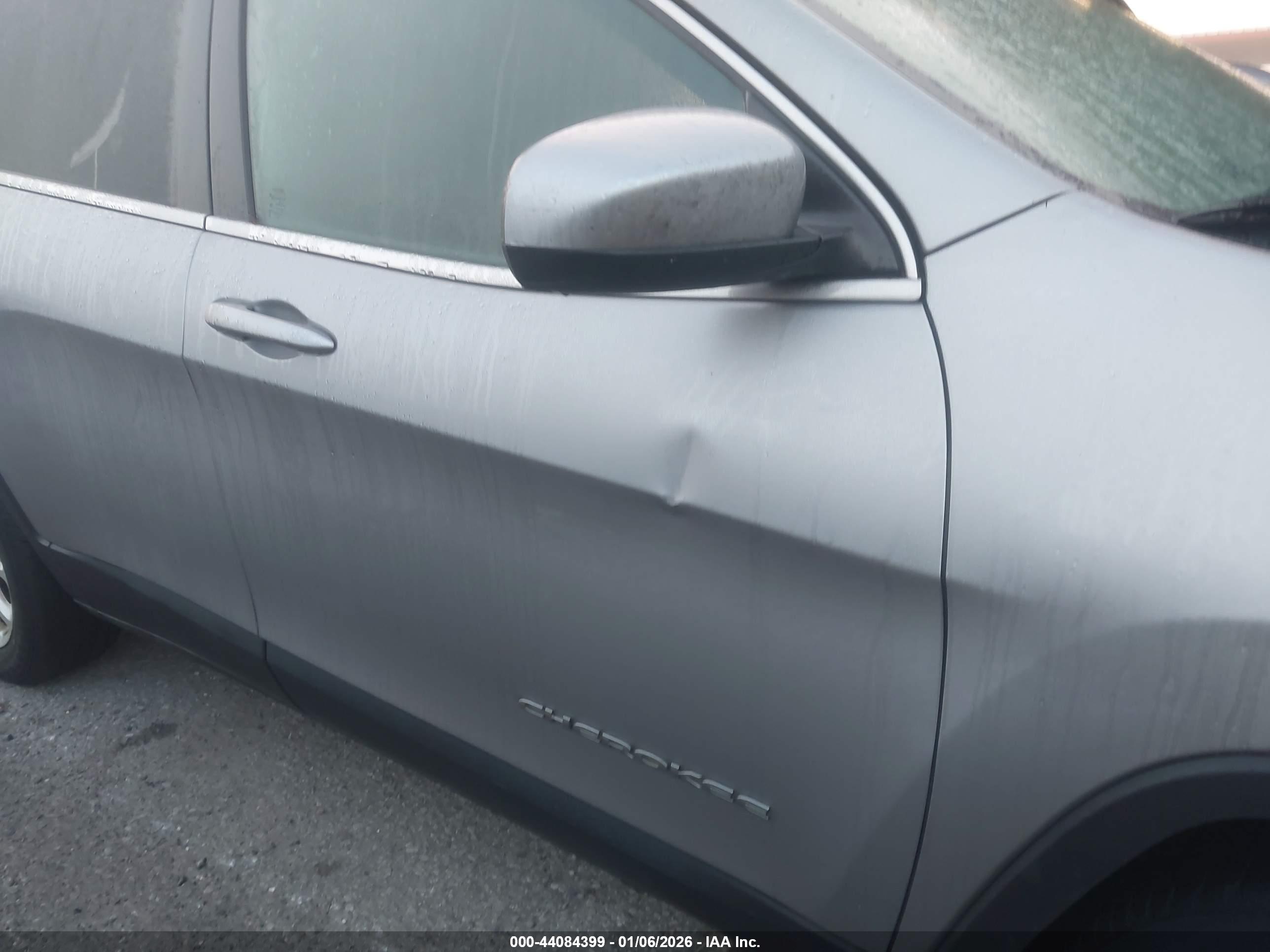 JEEP CHEROKEE image 6