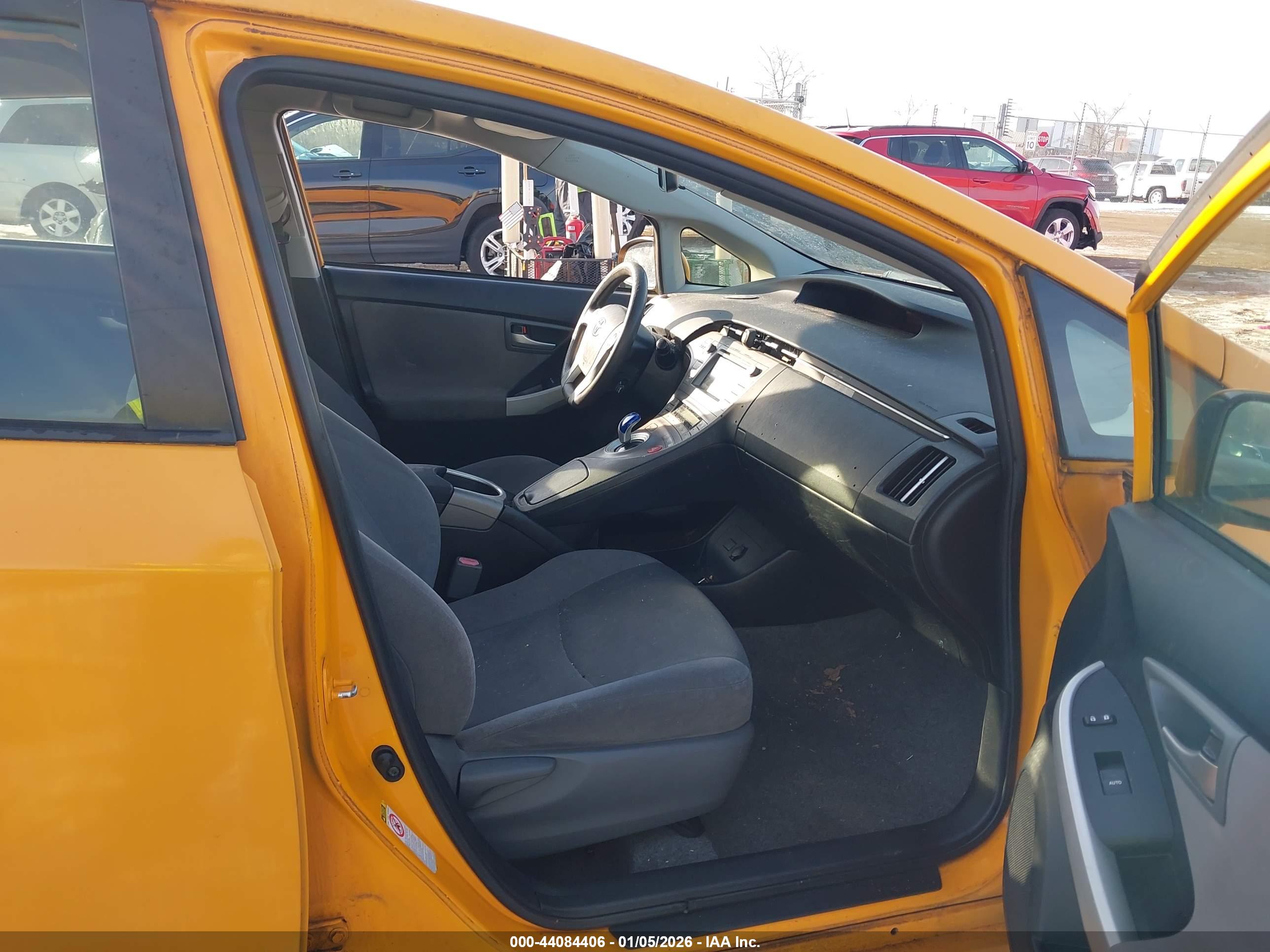 TOYOTA PRIUS image 5
