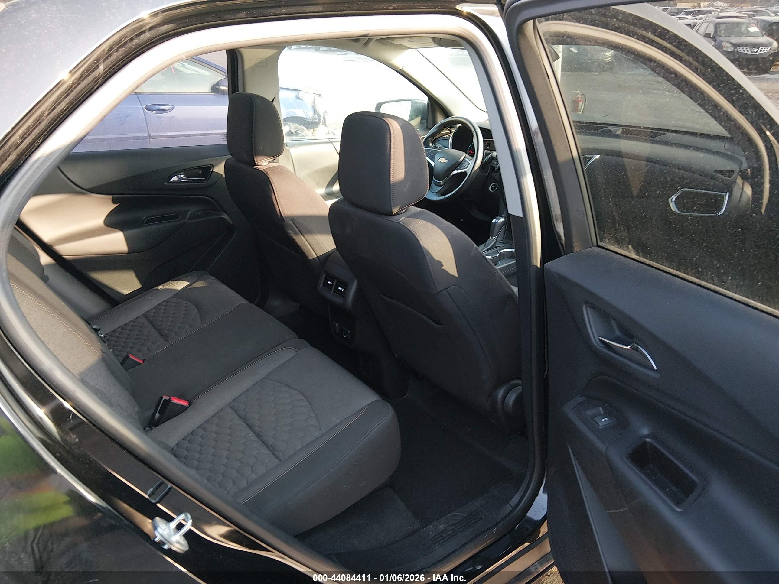 CHEVROLET EQUINOX image 8