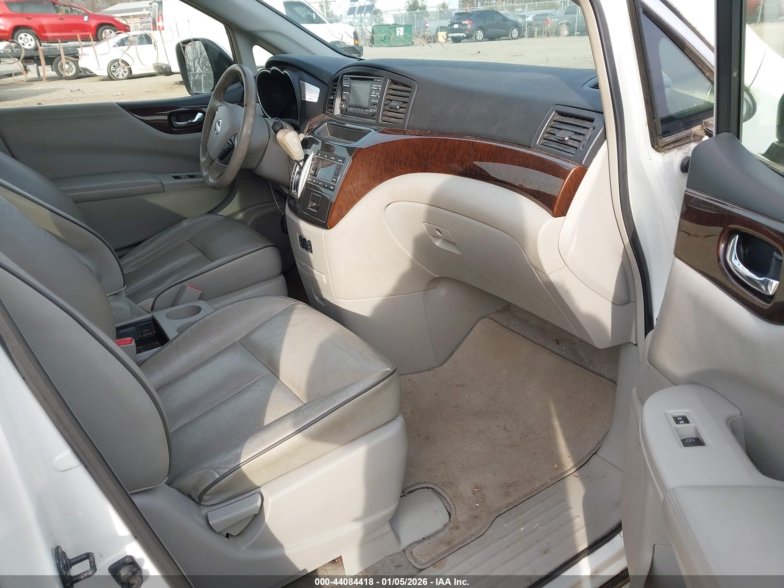 NISSAN QUEST image 5