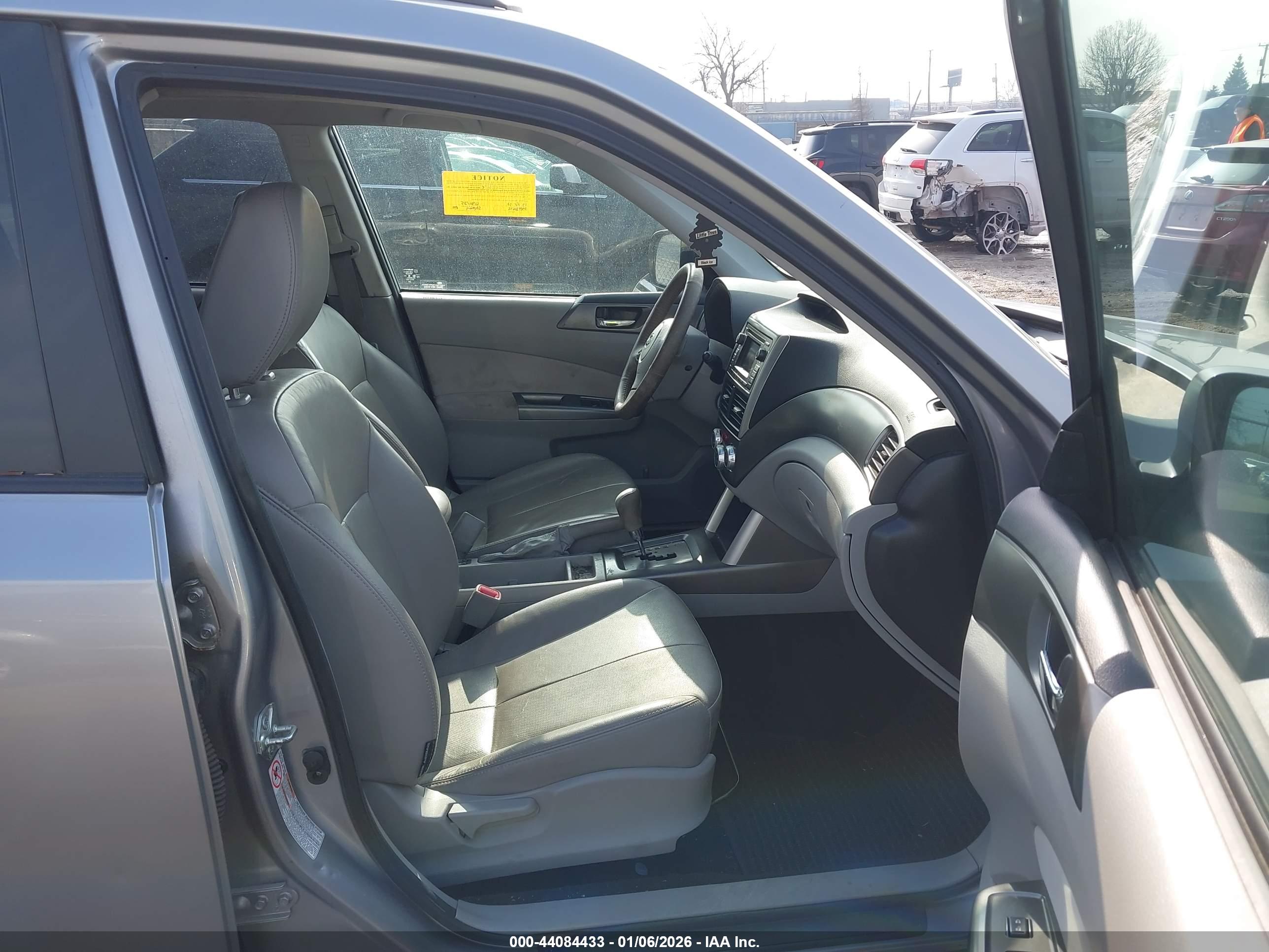 SUBARU FORESTER image 5
