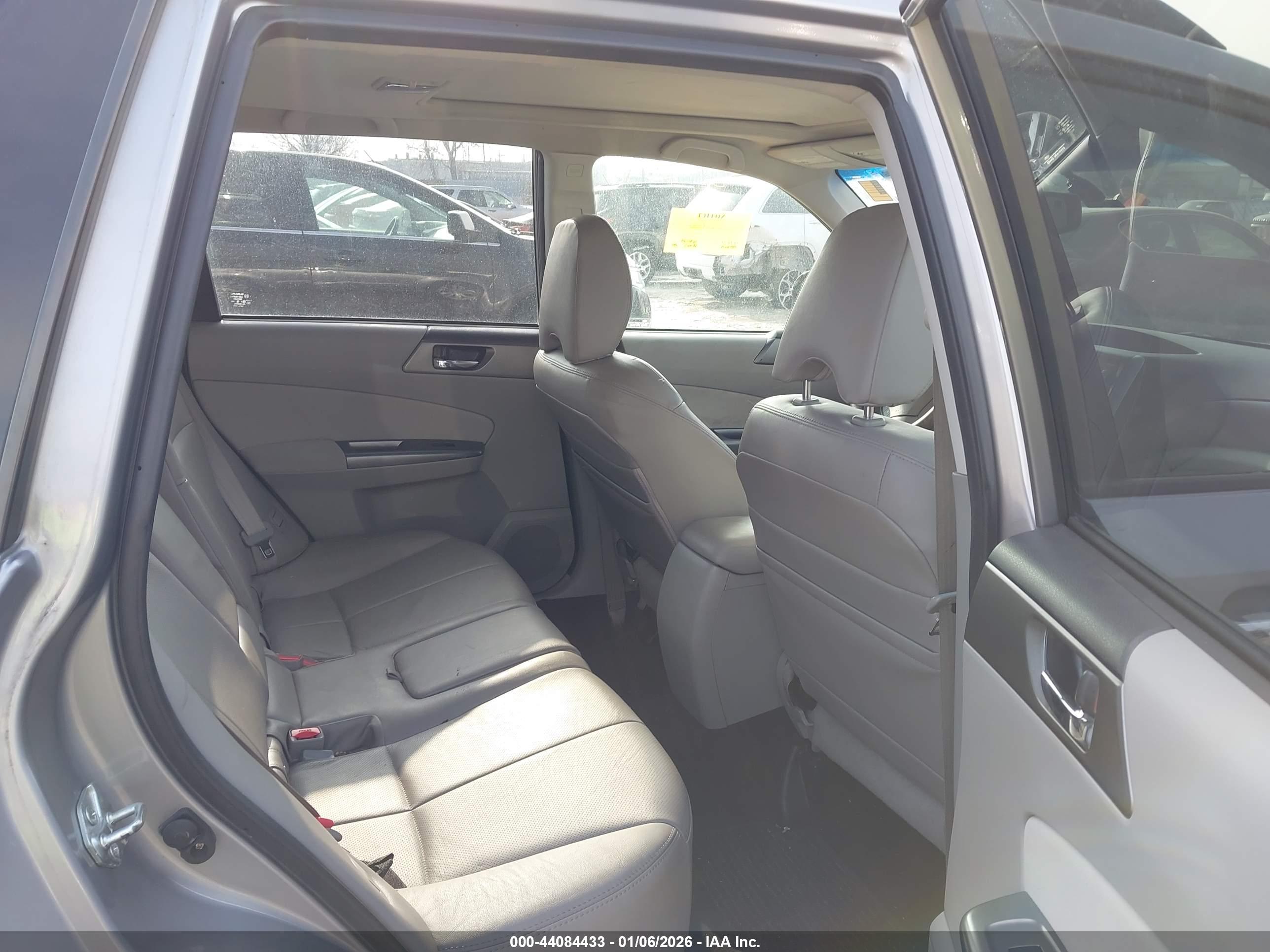 SUBARU FORESTER image 8