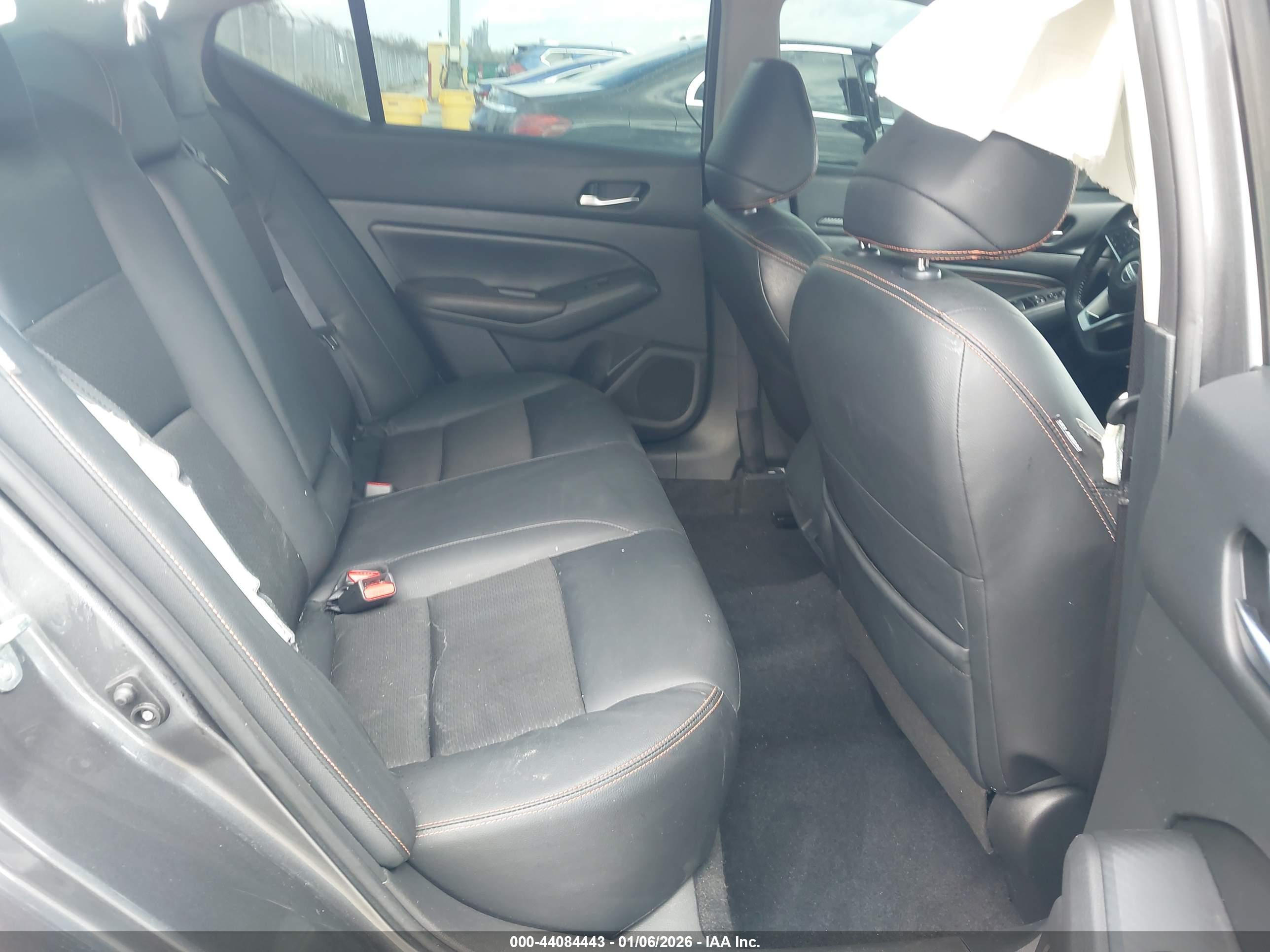 NISSAN ALTIMA image 8
