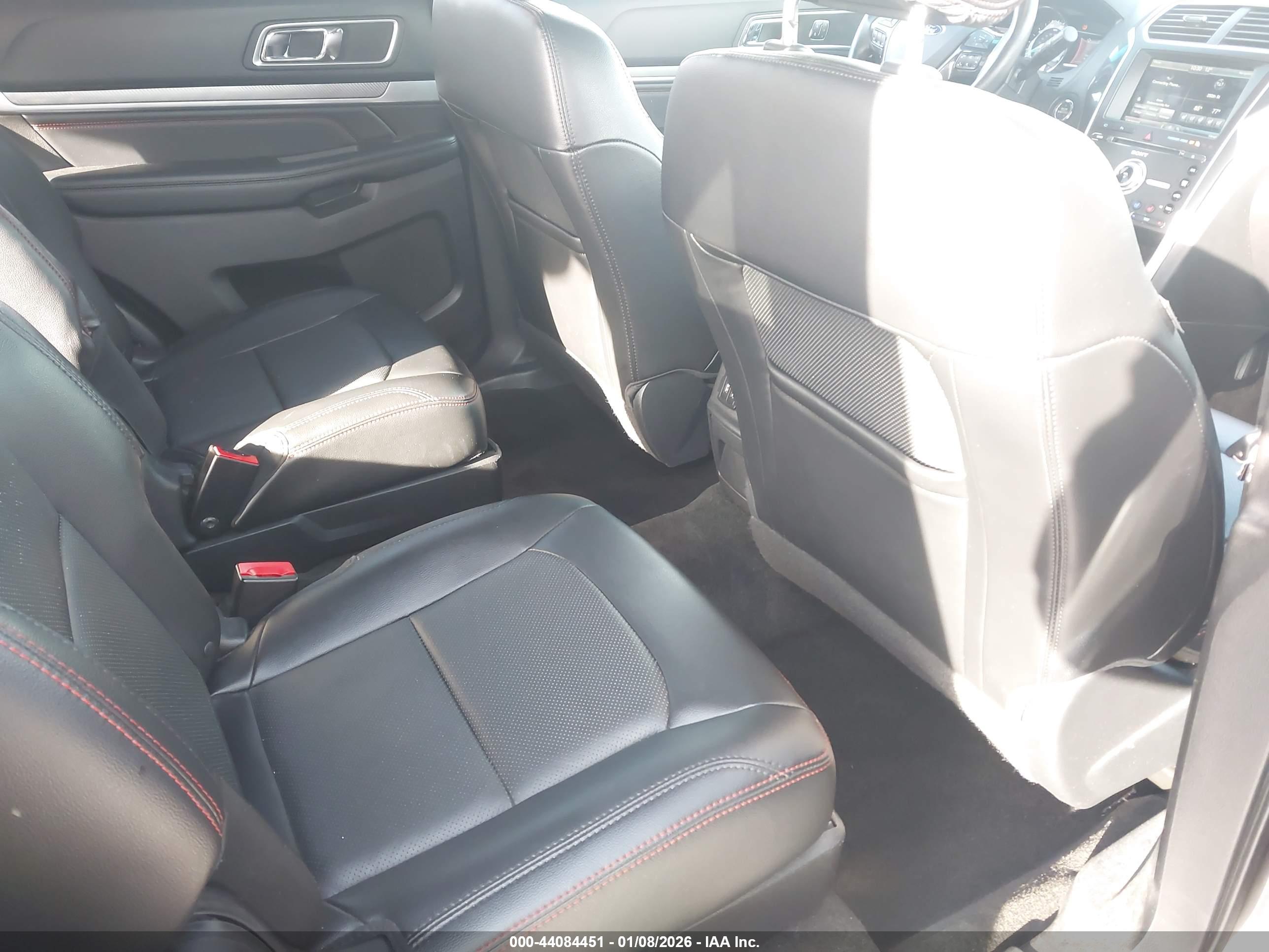 FORD EXPLORER image 8