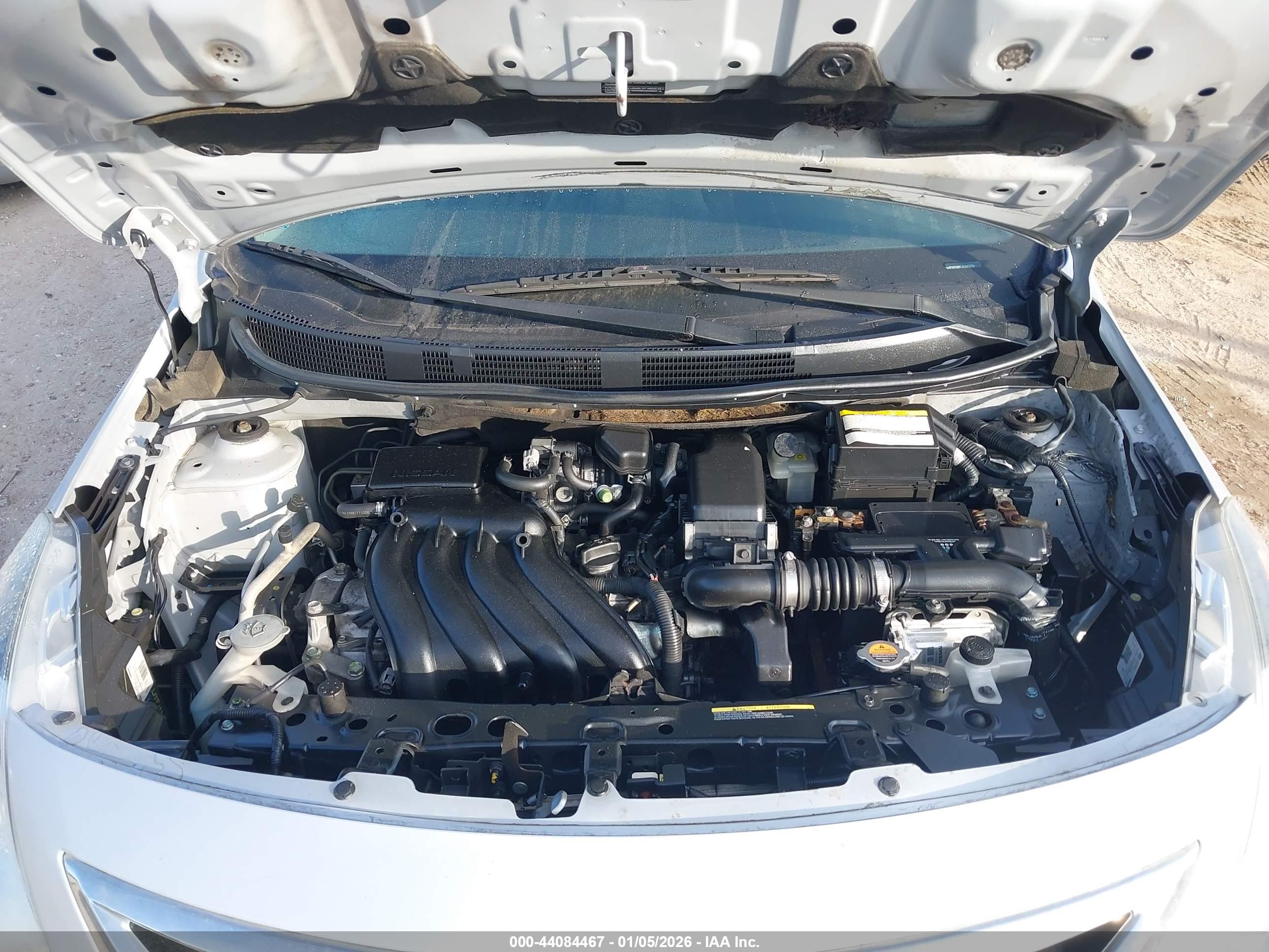 NISSAN VERSA image 10