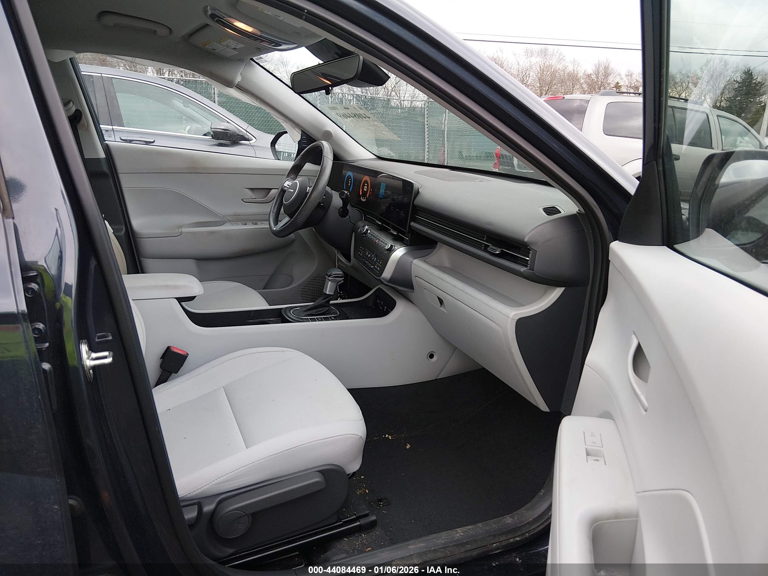 HYUNDAI KONA image 5