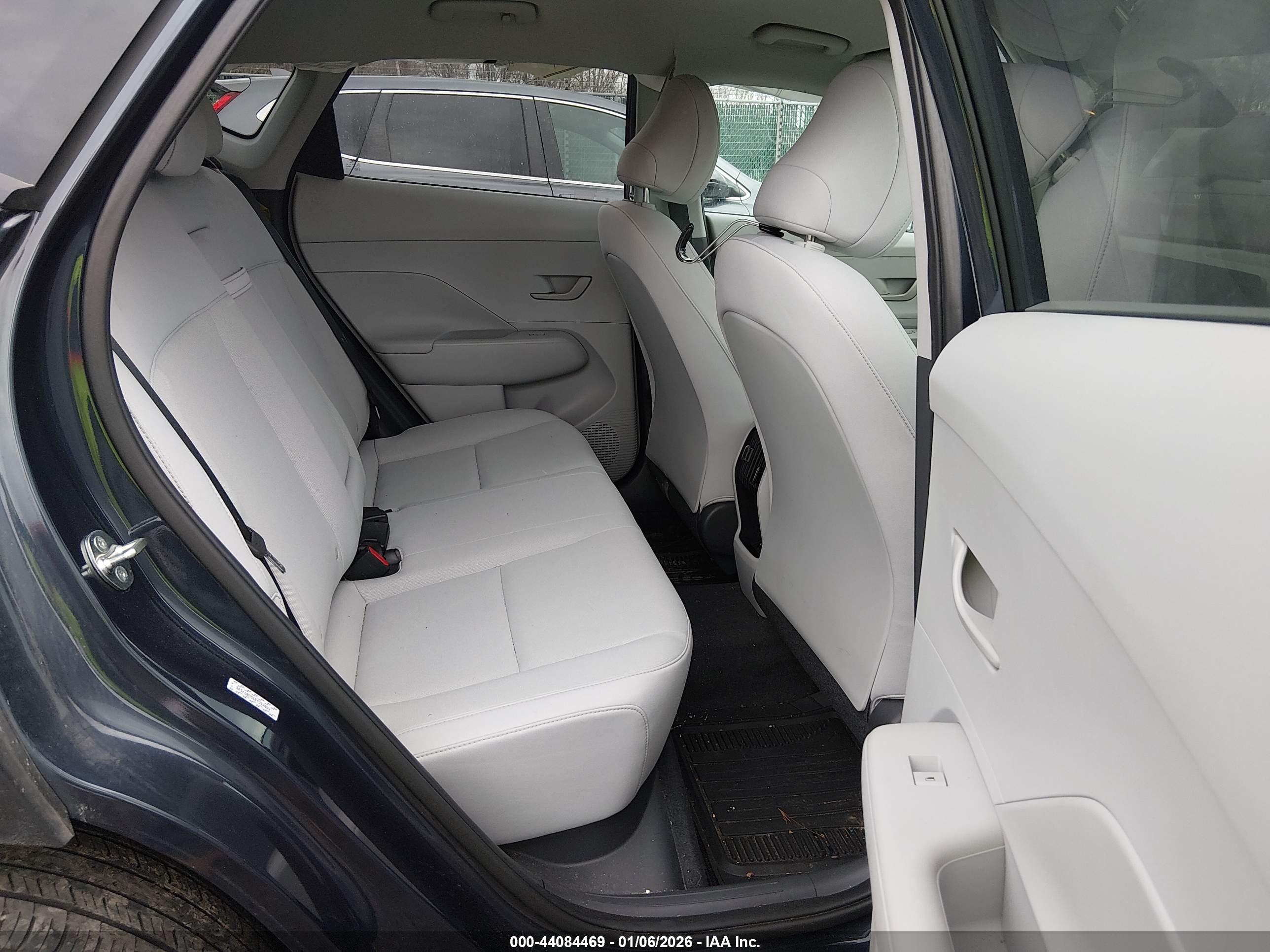 HYUNDAI KONA image 8