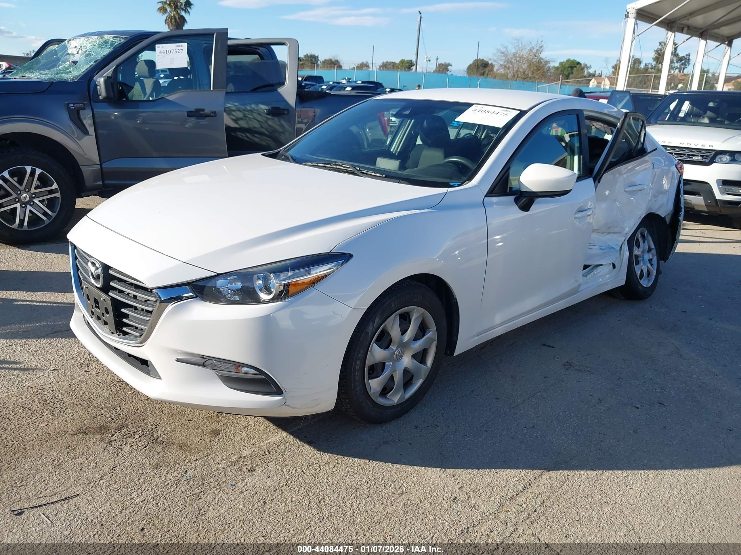 MAZDA MAZDA3 image 2