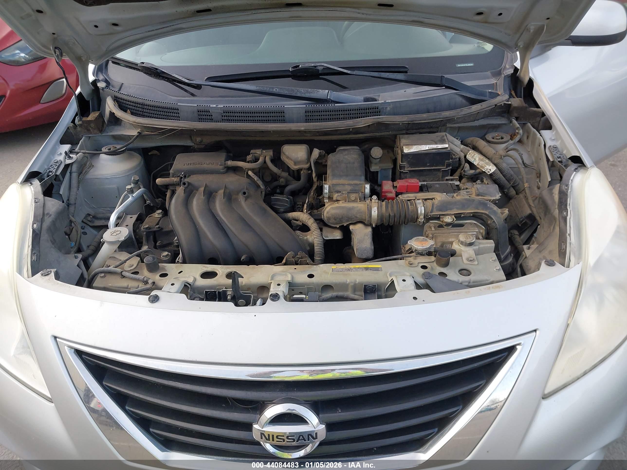 NISSAN VERSA image 10