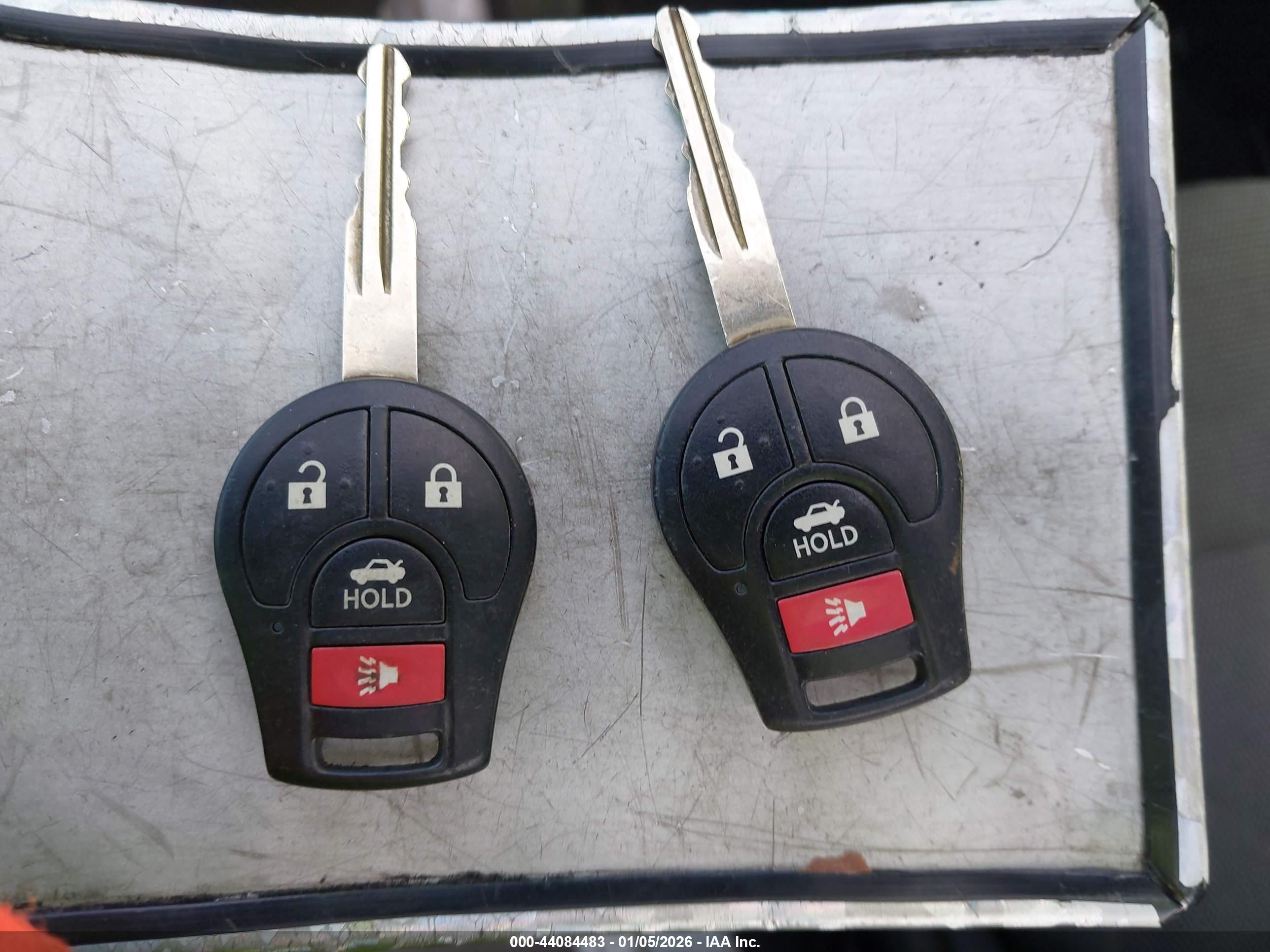 NISSAN VERSA image 11