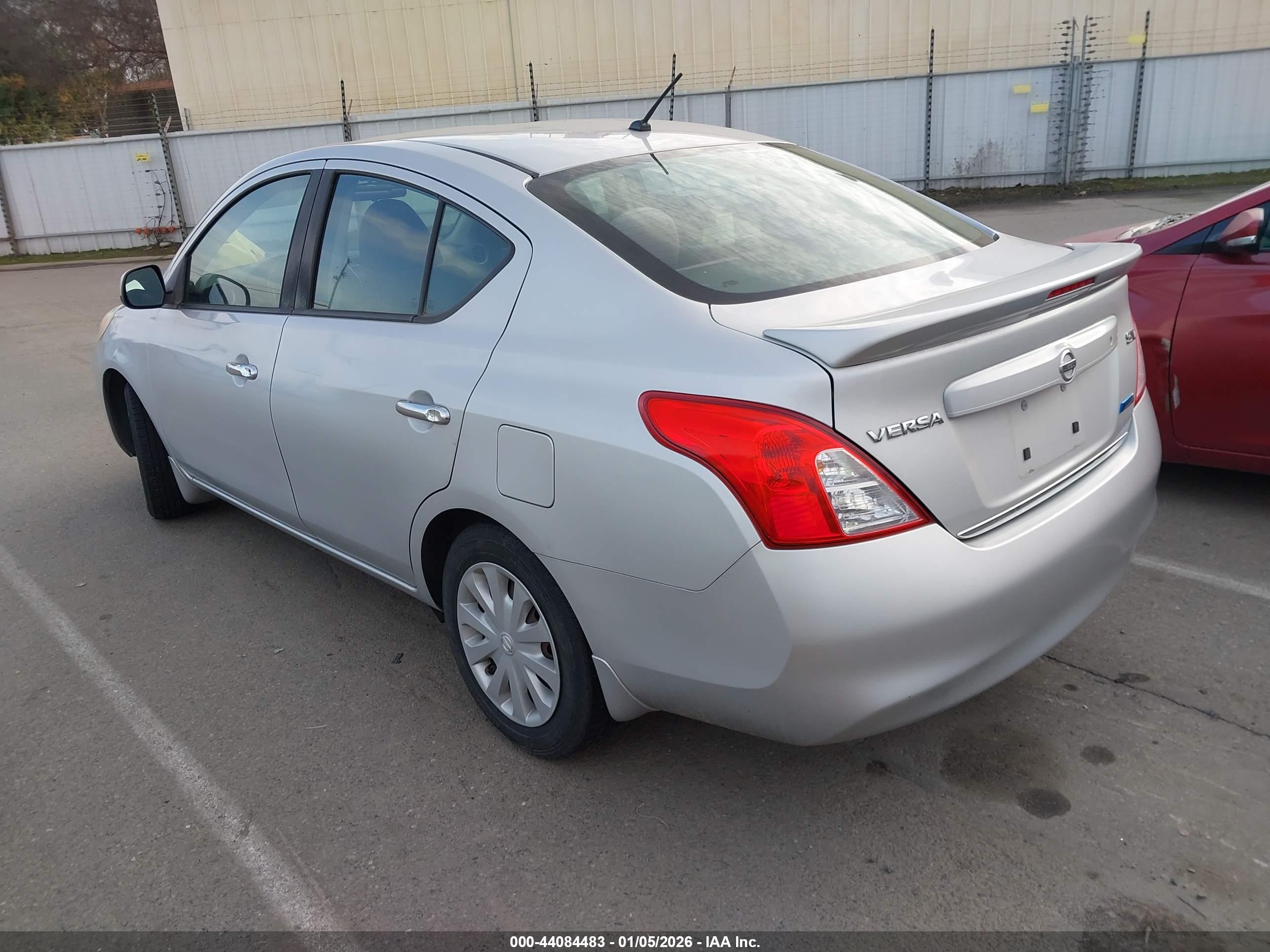 NISSAN VERSA image 3