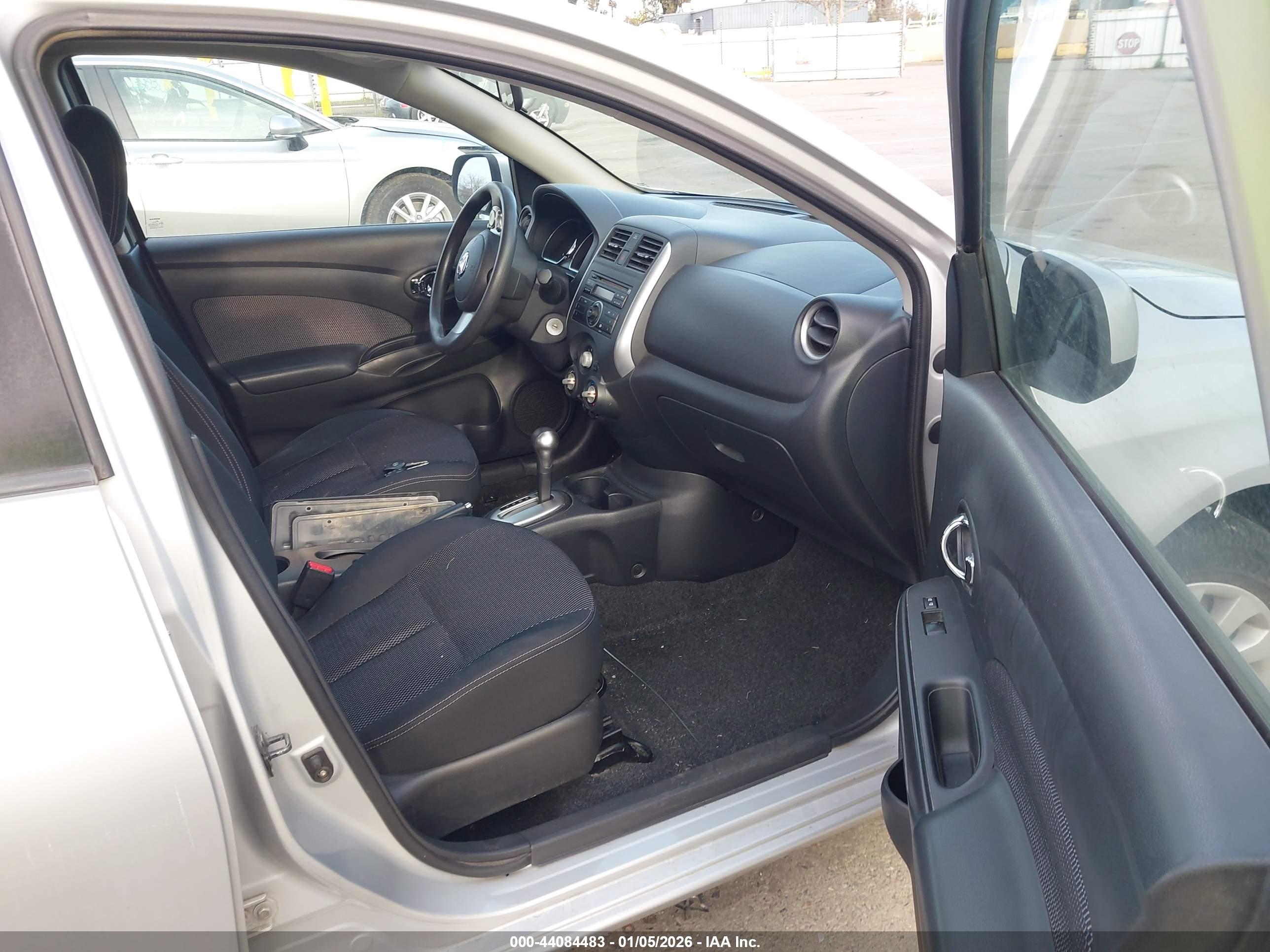 NISSAN VERSA image 5