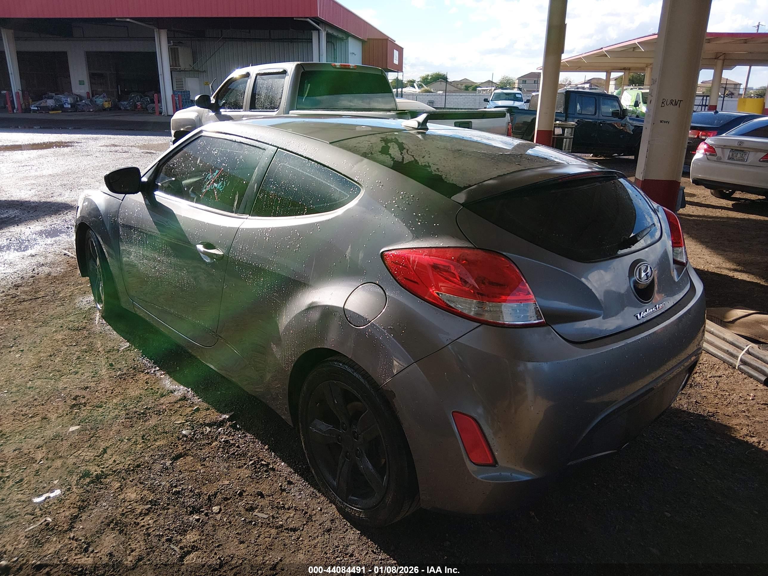 HYUNDAI VELOSTER image 3