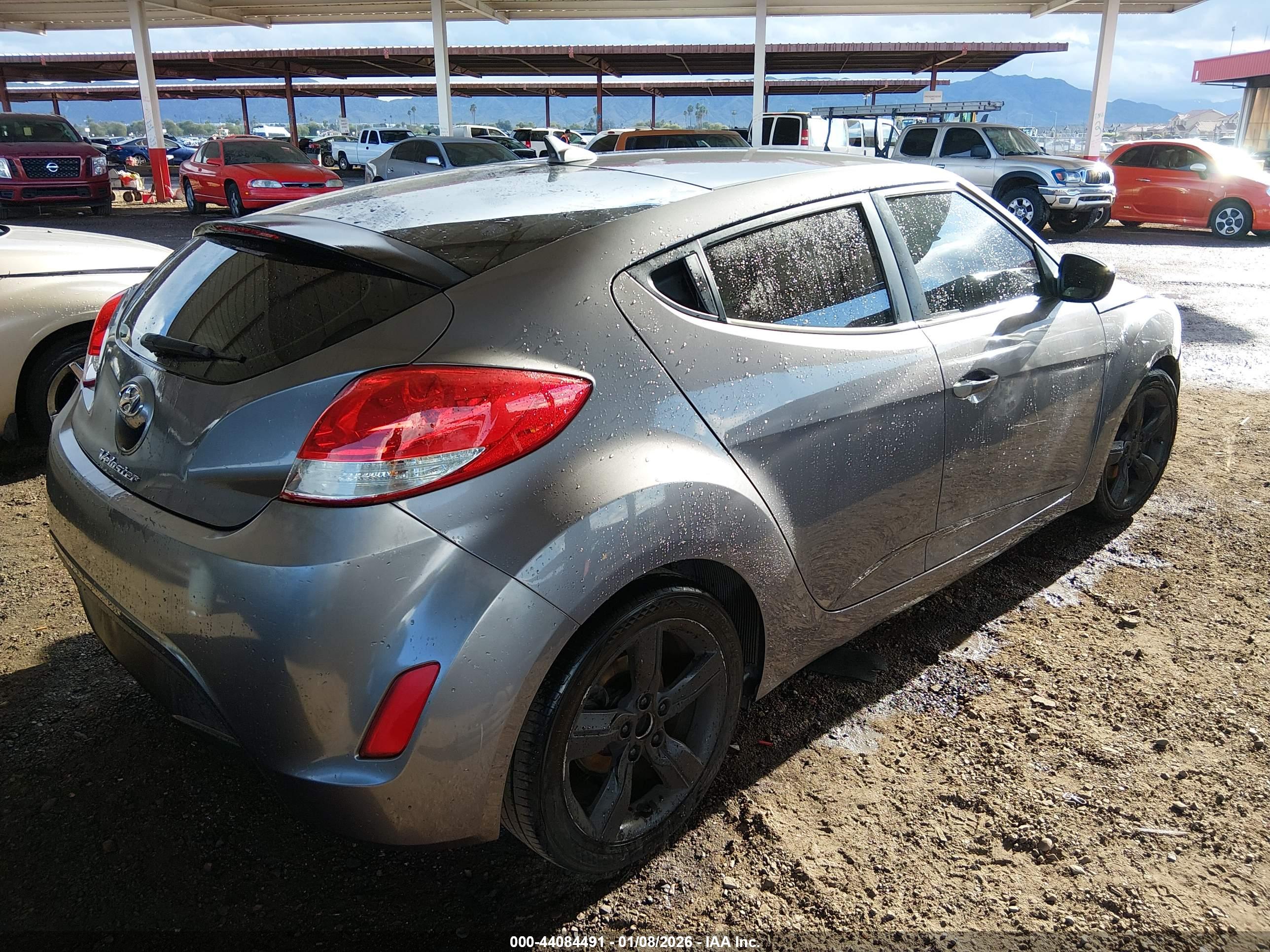 HYUNDAI VELOSTER image 4