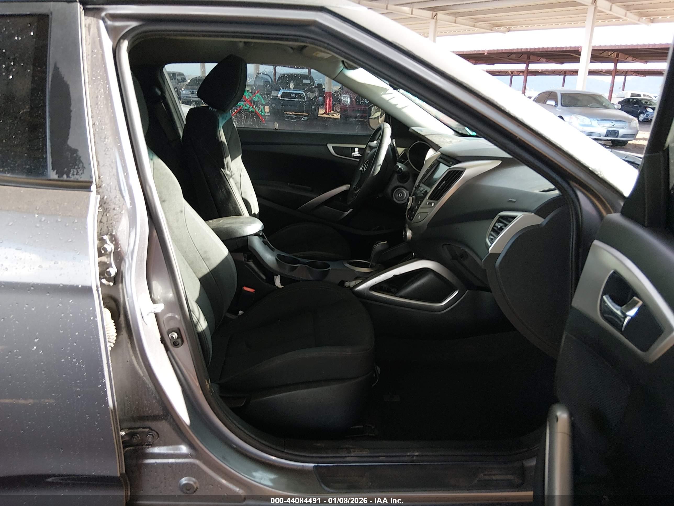 HYUNDAI VELOSTER image 5