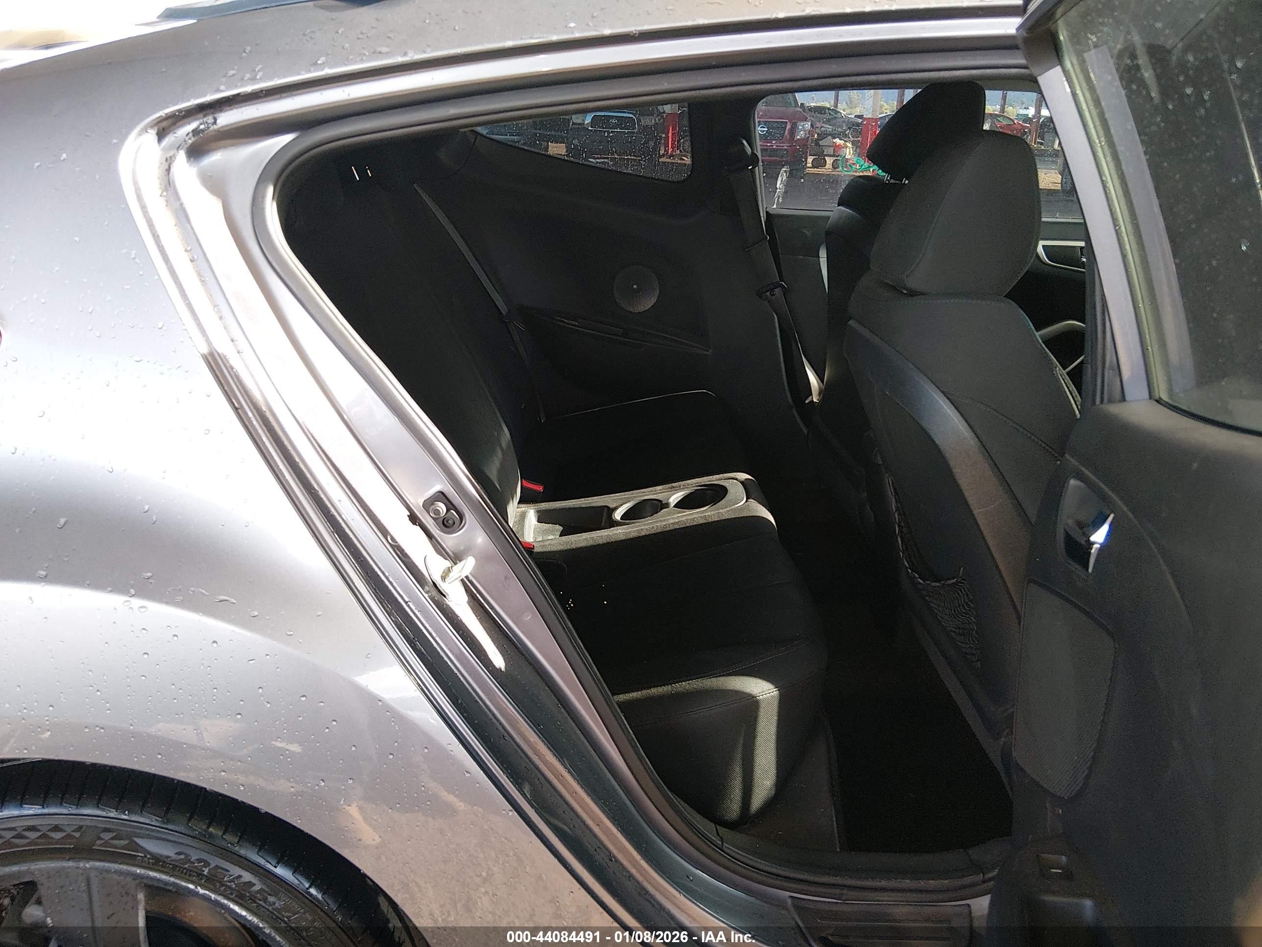 HYUNDAI VELOSTER image 8