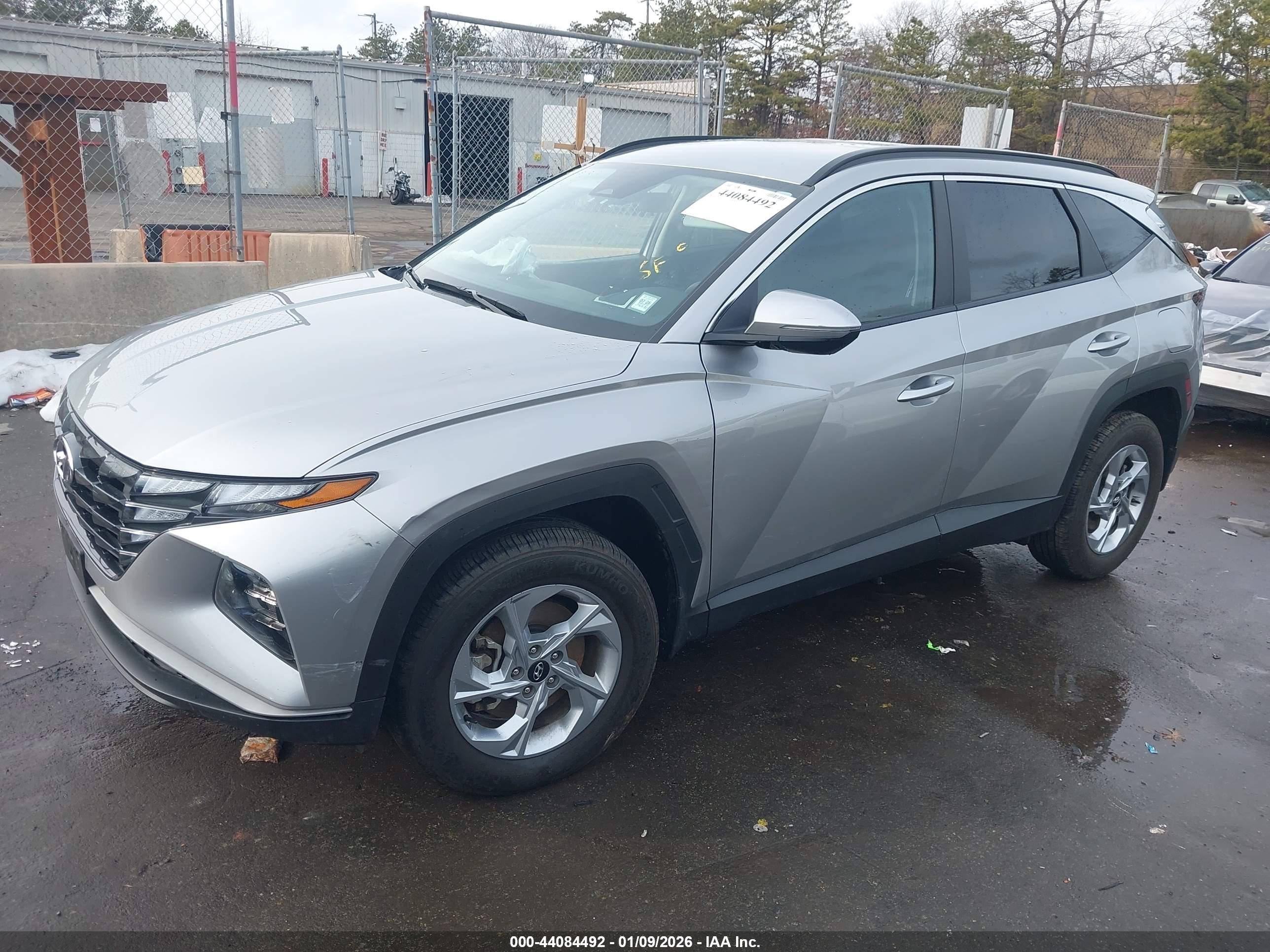 HYUNDAI TUCSON image 2