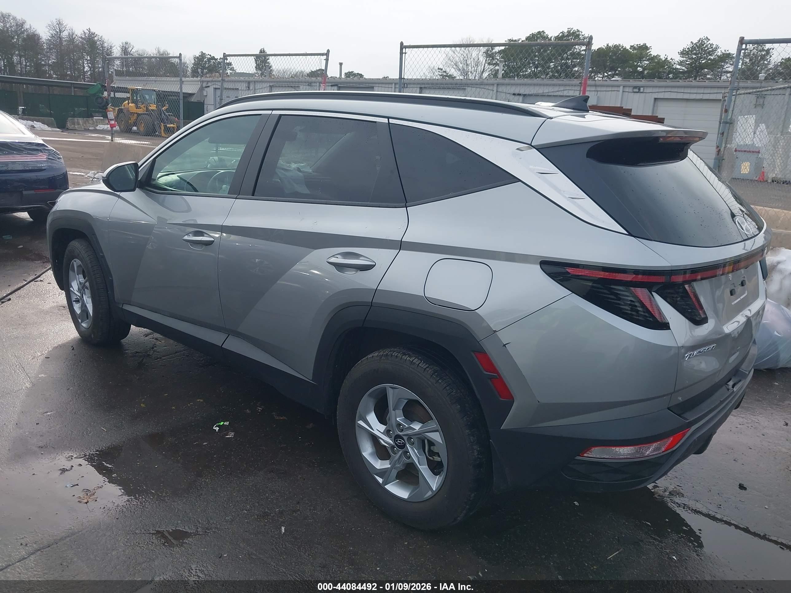 HYUNDAI TUCSON image 3