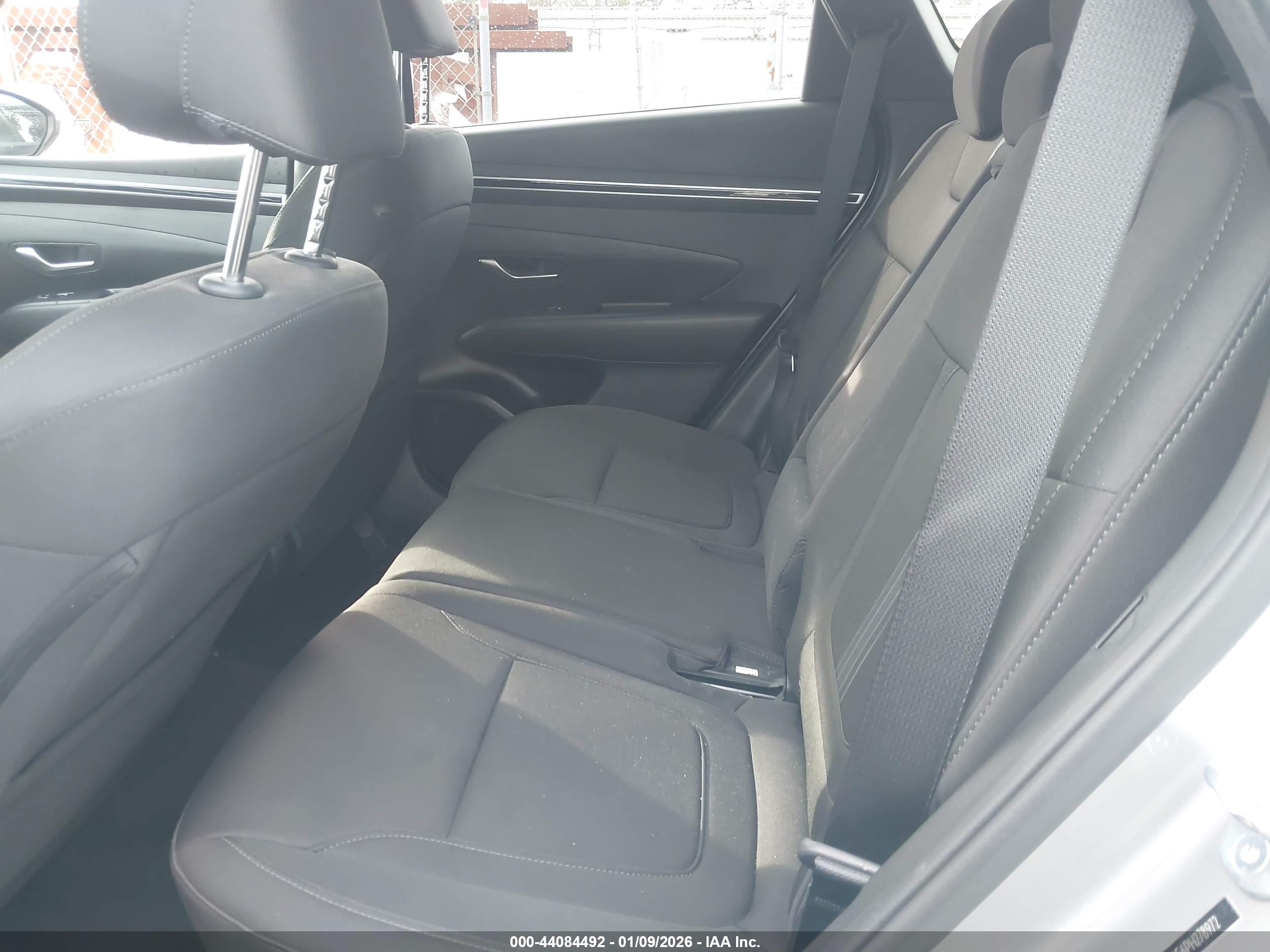 HYUNDAI TUCSON image 8