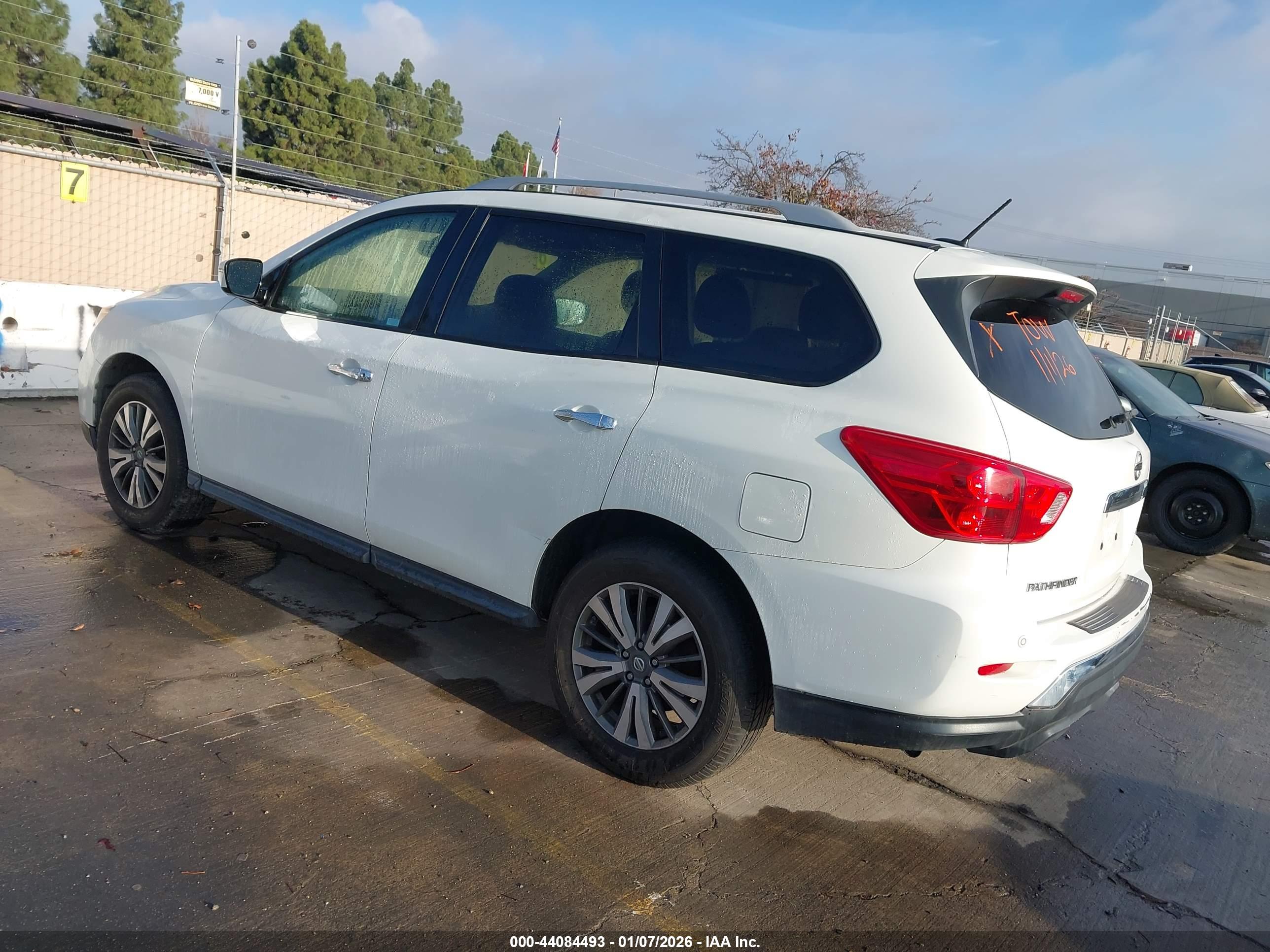 NISSAN PATHFINDER image 3