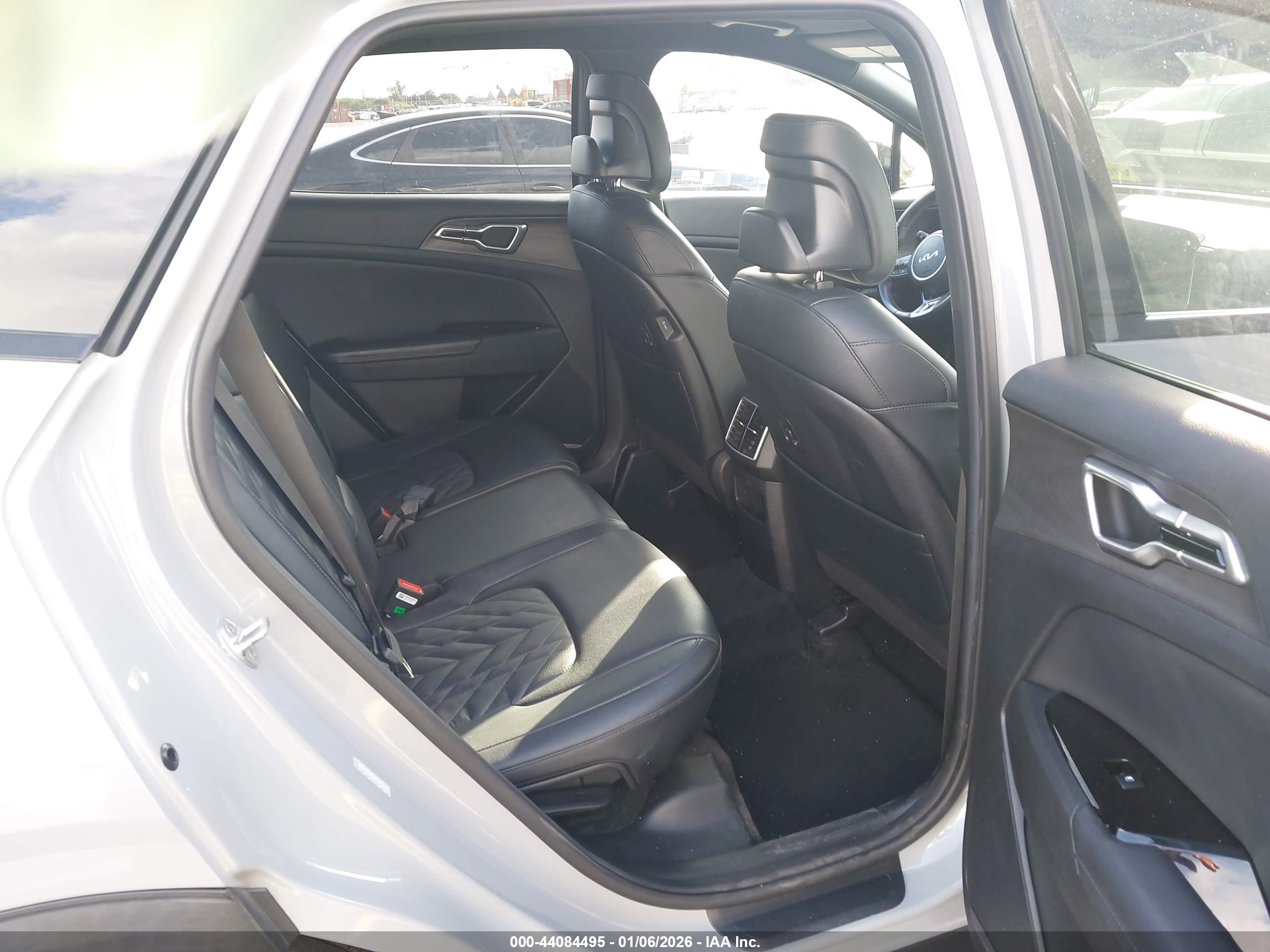 KIA SPORTAGE image 8