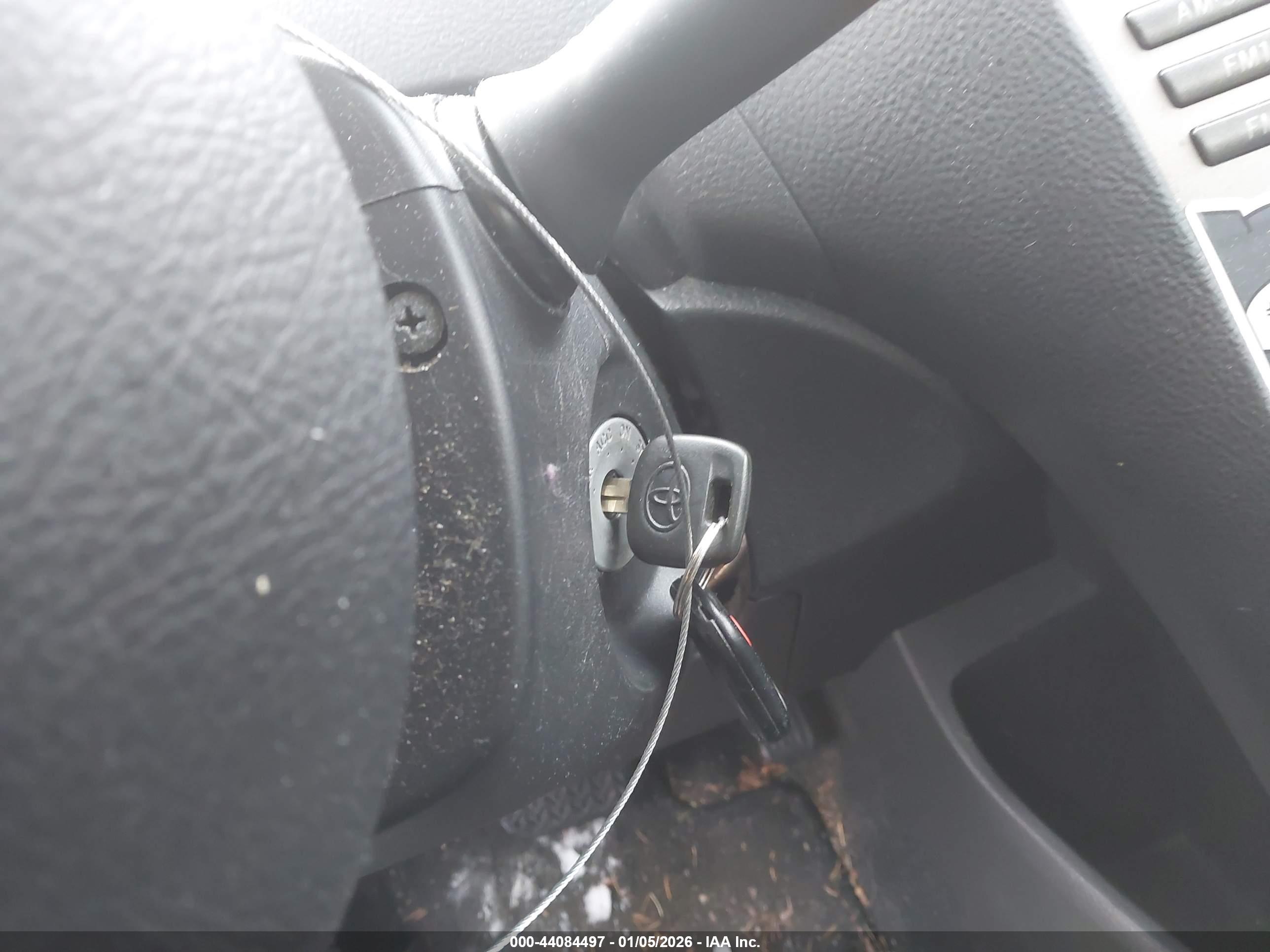 TOYOTA YARIS image 11