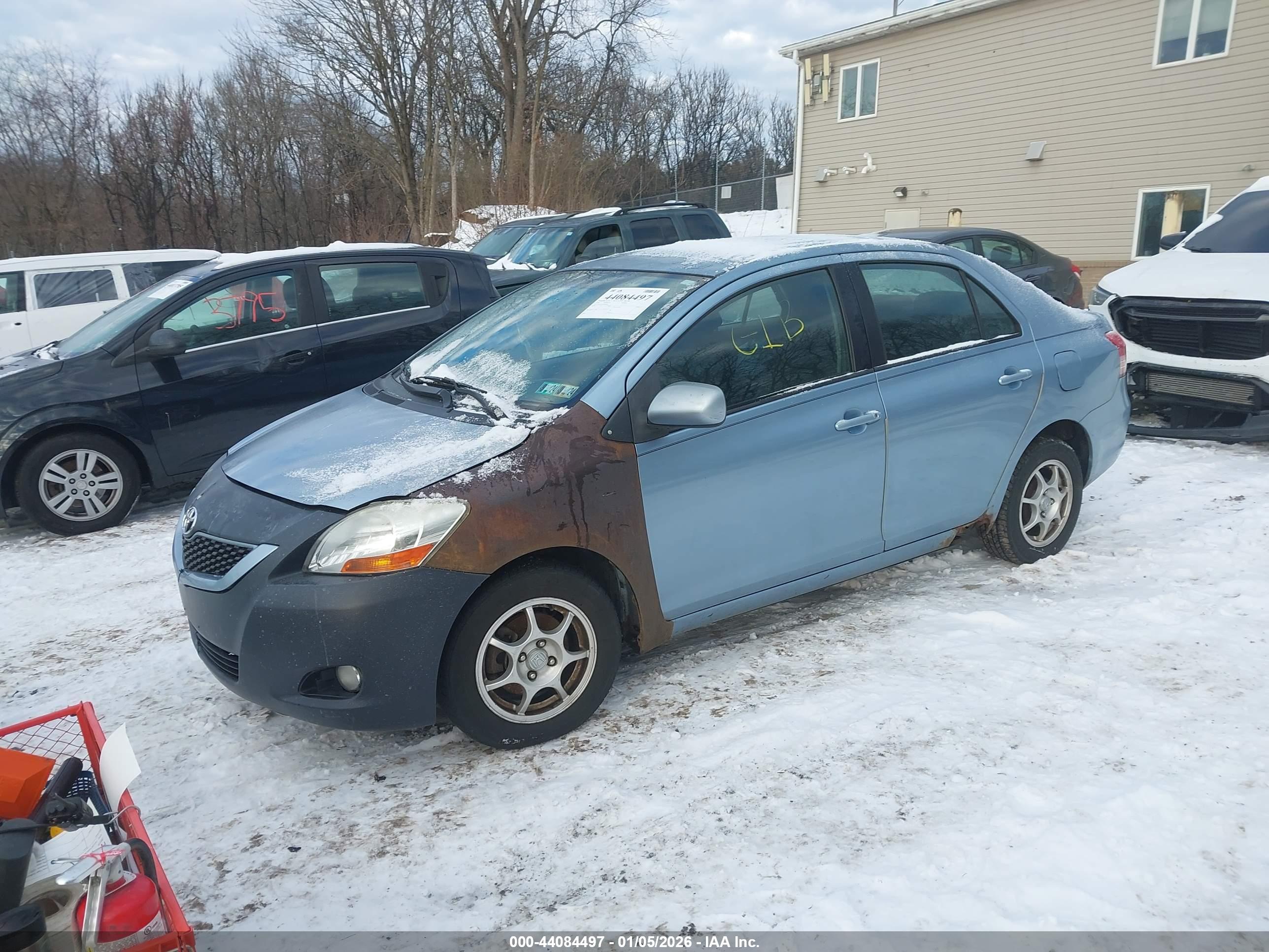 TOYOTA YARIS image 2