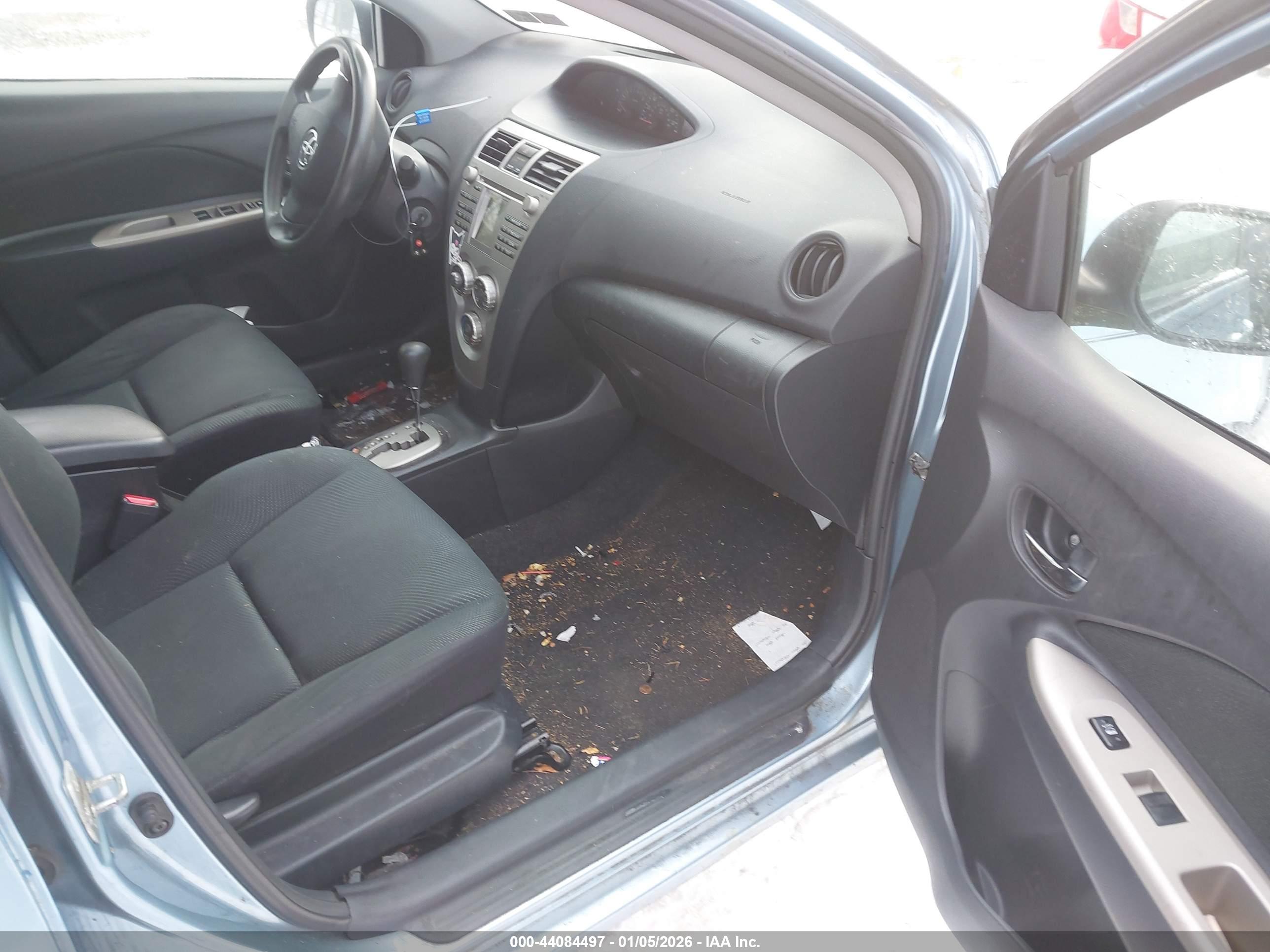 TOYOTA YARIS image 5