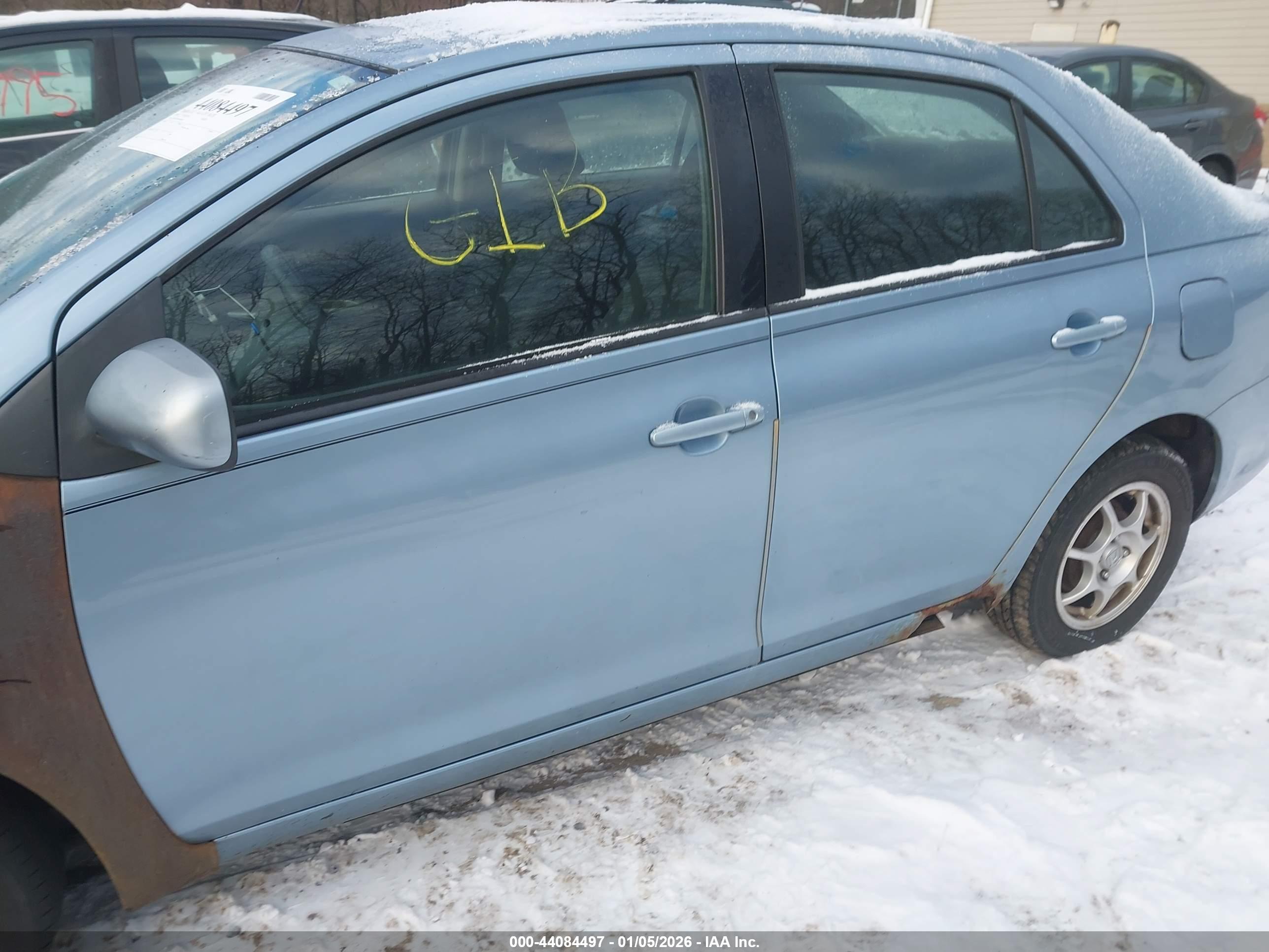TOYOTA YARIS image 6