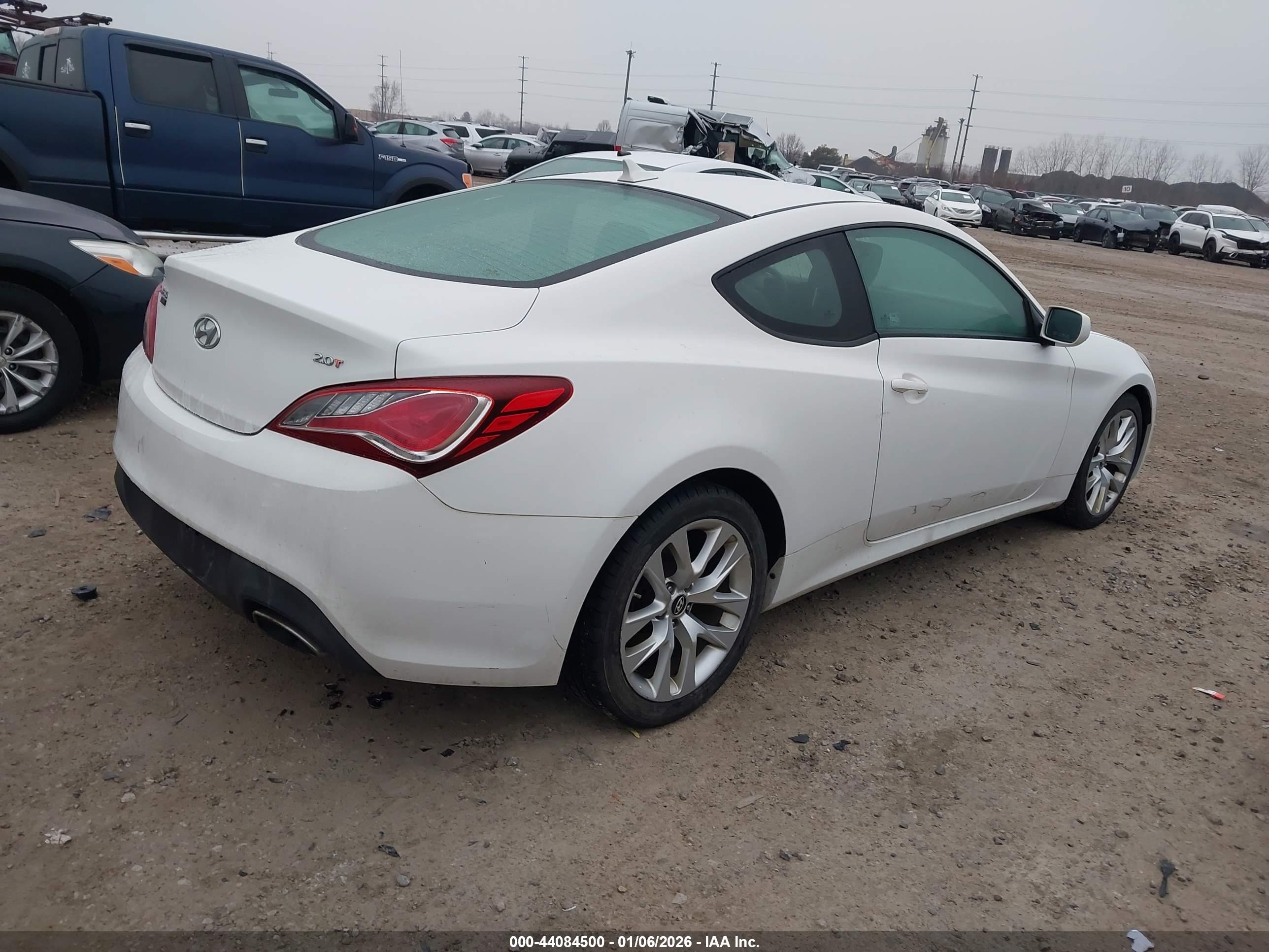 HYUNDAI GENESIS image 4
